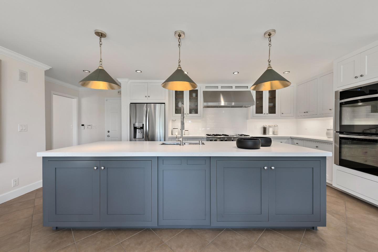 Detail Gallery Image 12 of 49 For 2 Lassen Ct, Menlo Park,  CA 94025 - 4 Beds | 2/1 Baths