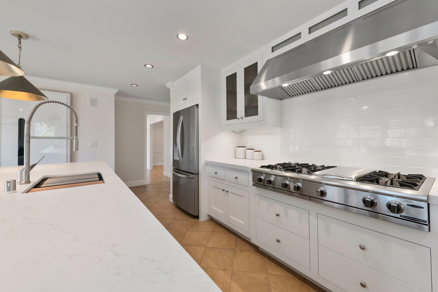 Detail Gallery Image 14 of 49 For 2 Lassen Ct, Menlo Park,  CA 94025 - 4 Beds | 2/1 Baths