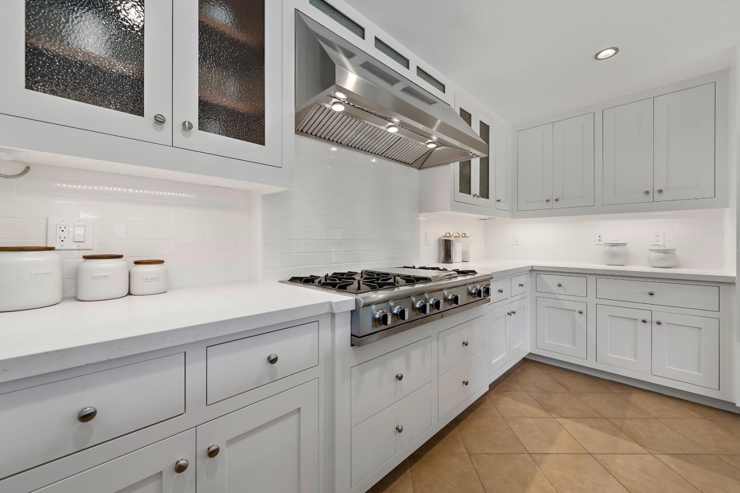 Detail Gallery Image 15 of 49 For 2 Lassen Ct, Menlo Park,  CA 94025 - 4 Beds | 2/1 Baths