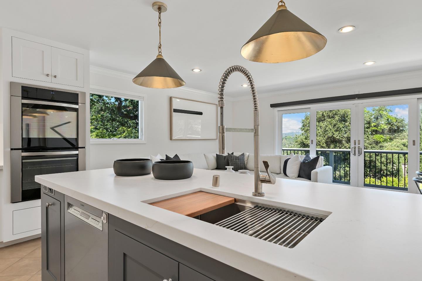 Detail Gallery Image 16 of 49 For 2 Lassen Ct, Menlo Park,  CA 94025 - 4 Beds | 2/1 Baths