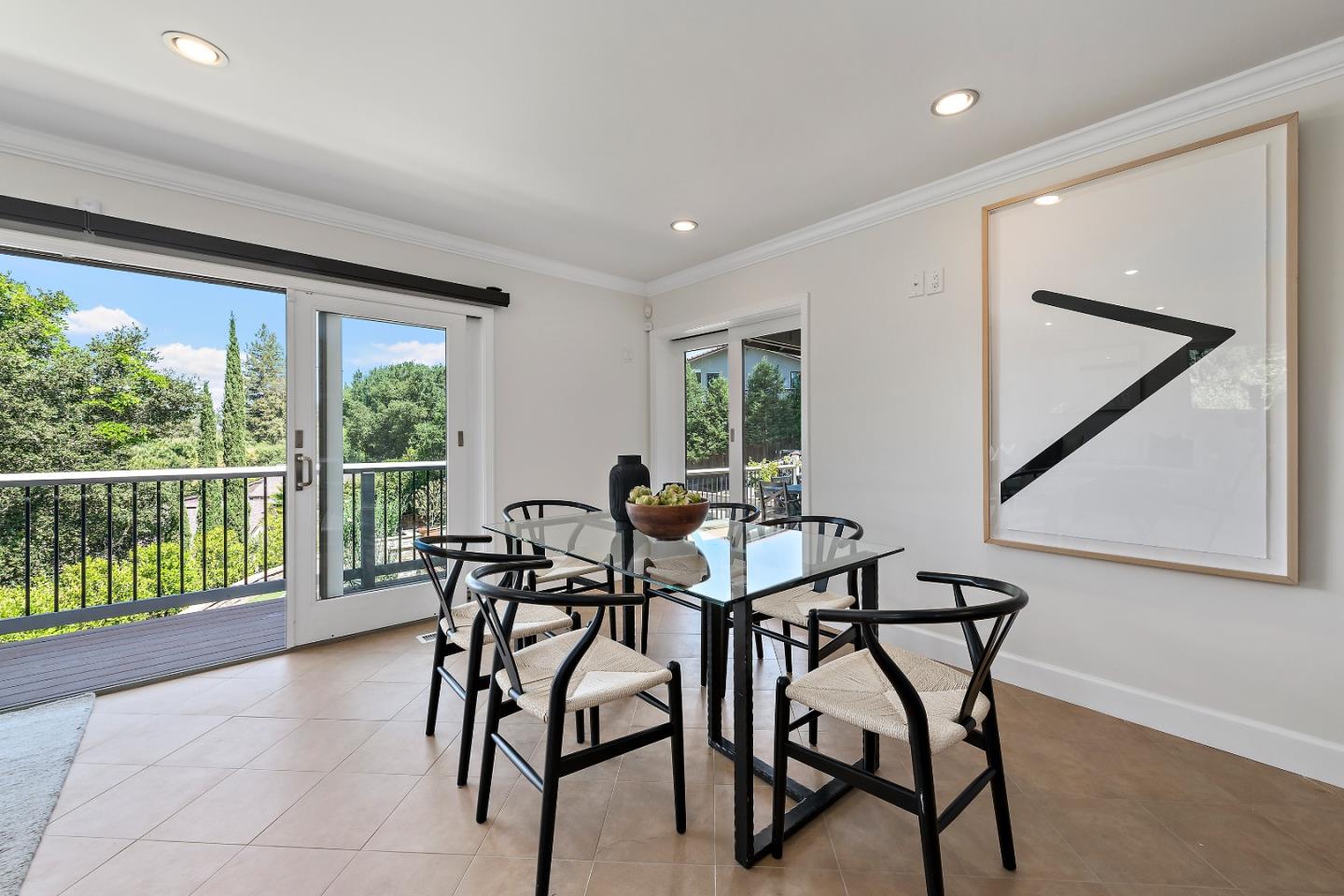 Detail Gallery Image 17 of 49 For 2 Lassen Ct, Menlo Park,  CA 94025 - 4 Beds | 2/1 Baths