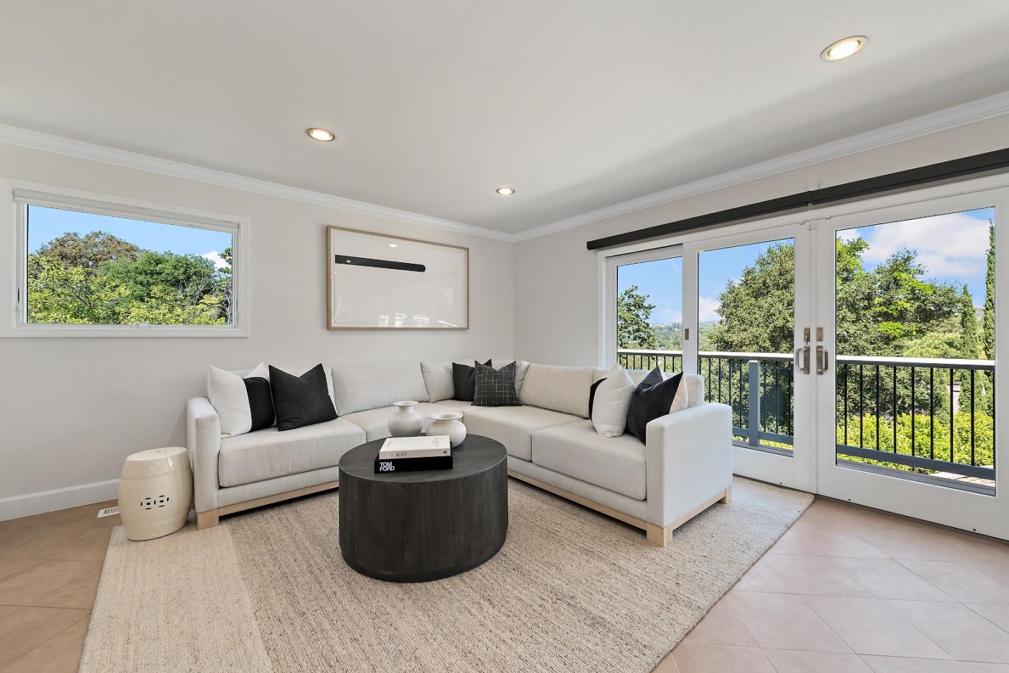 Detail Gallery Image 19 of 49 For 2 Lassen Ct, Menlo Park,  CA 94025 - 4 Beds | 2/1 Baths