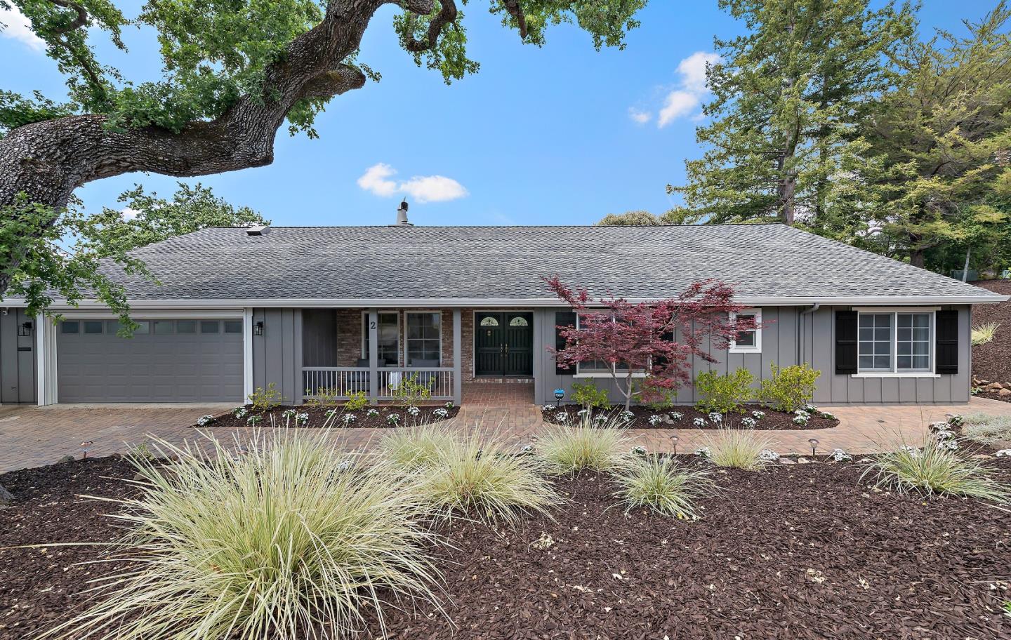 Detail Gallery Image 2 of 49 For 2 Lassen Ct, Menlo Park,  CA 94025 - 4 Beds | 2/1 Baths