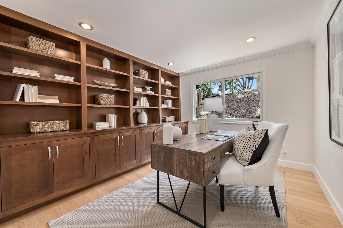 Detail Gallery Image 21 of 49 For 2 Lassen Ct, Menlo Park,  CA 94025 - 4 Beds | 2/1 Baths