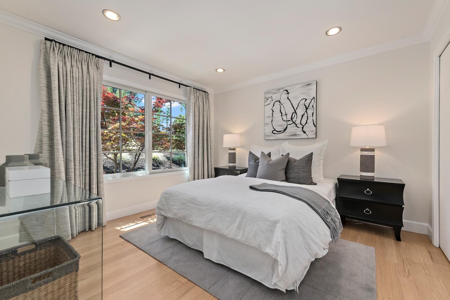 Detail Gallery Image 24 of 49 For 2 Lassen Ct, Menlo Park,  CA 94025 - 4 Beds | 2/1 Baths