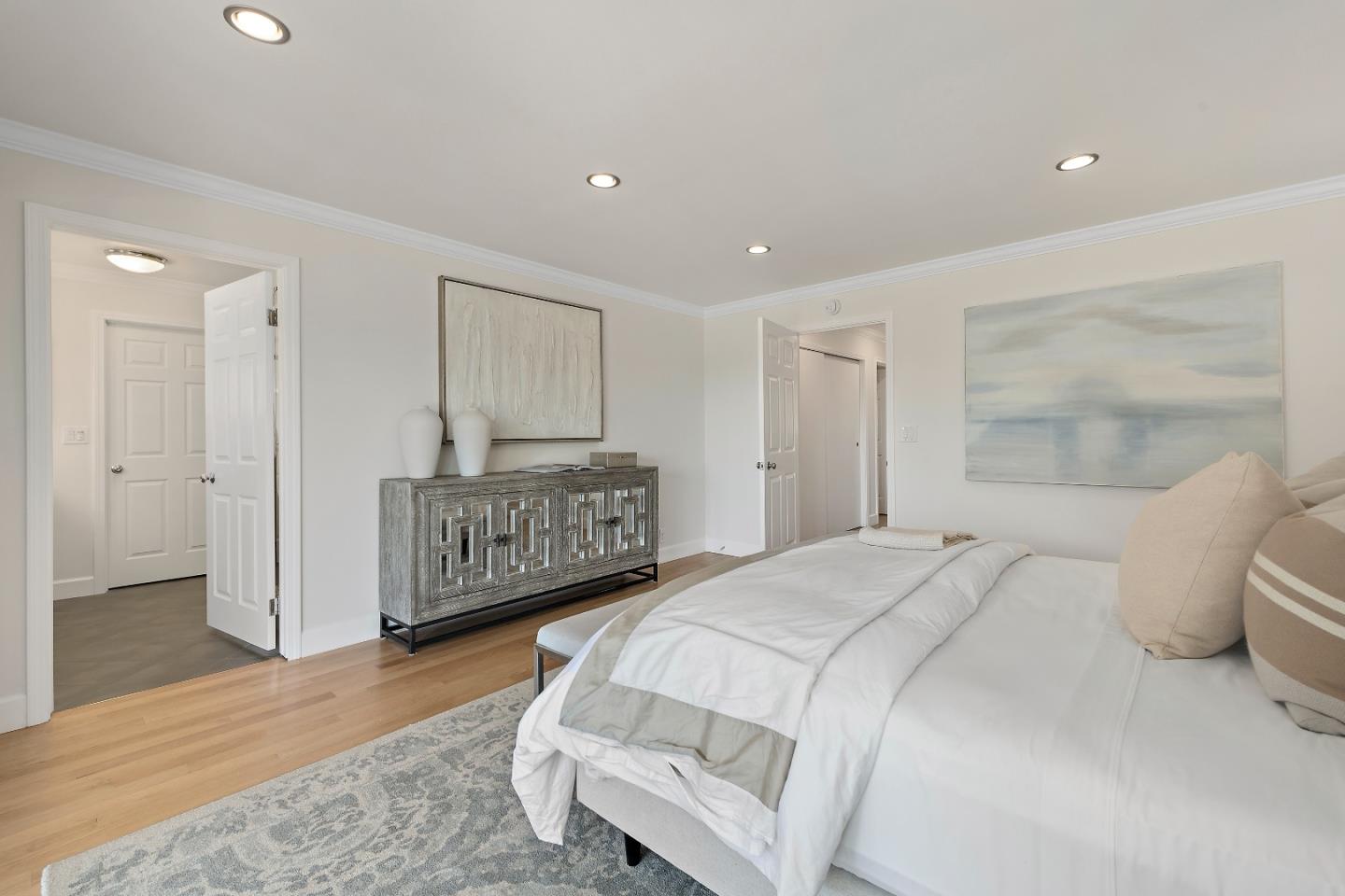 Detail Gallery Image 26 of 49 For 2 Lassen Ct, Menlo Park,  CA 94025 - 4 Beds | 2/1 Baths
