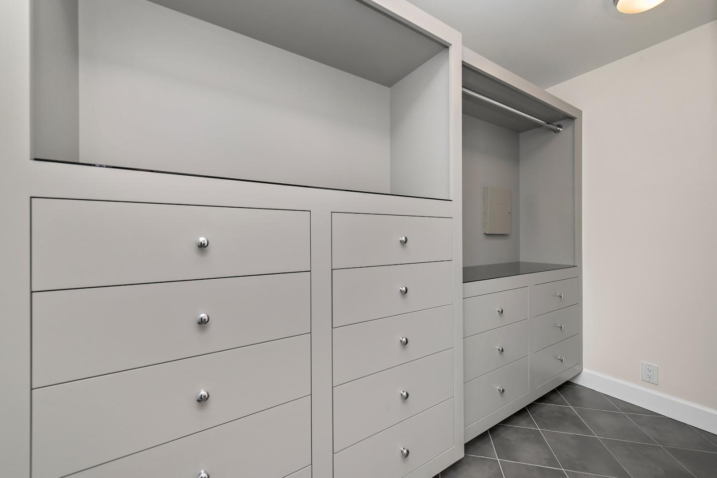 Detail Gallery Image 30 of 49 For 2 Lassen Ct, Menlo Park,  CA 94025 - 4 Beds | 2/1 Baths