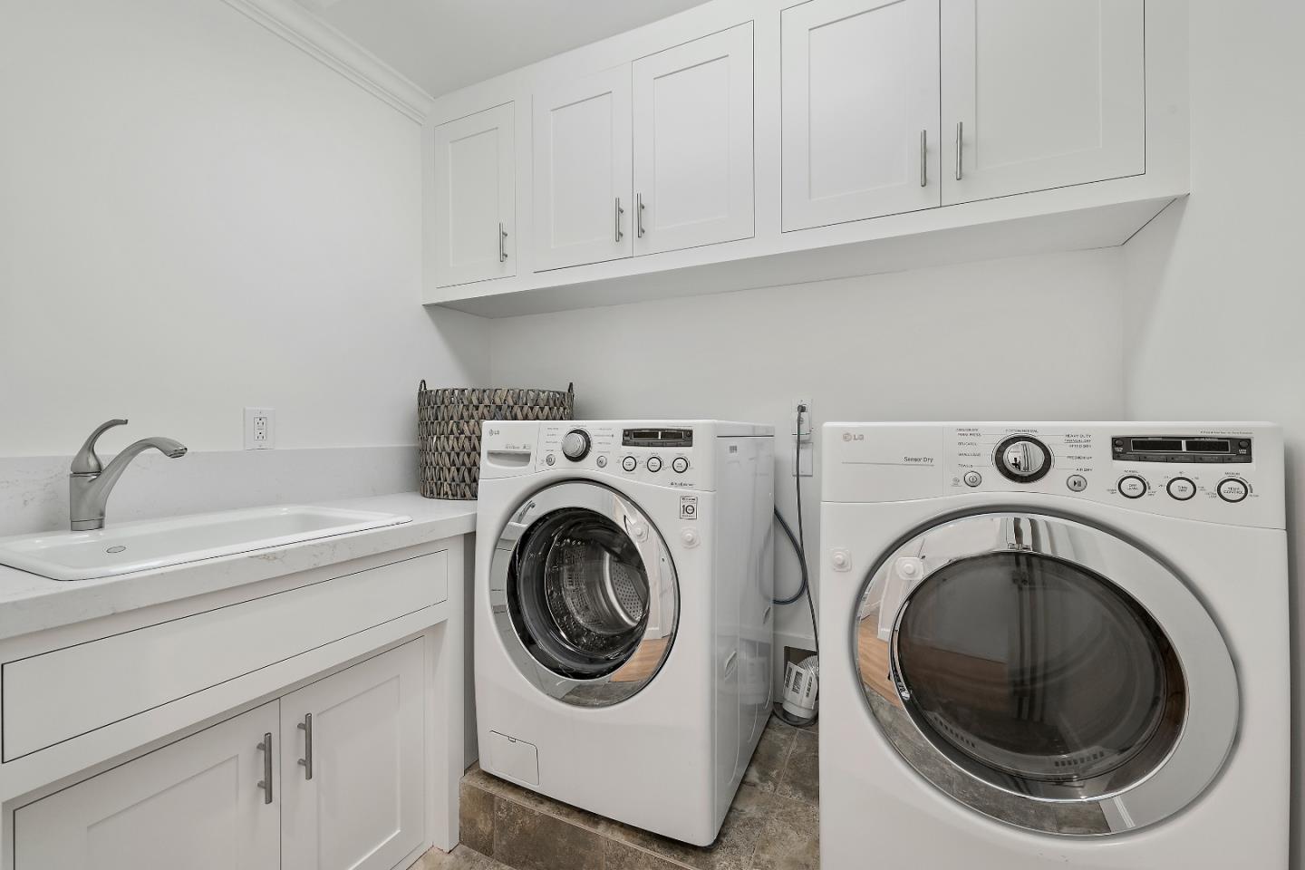 Detail Gallery Image 31 of 49 For 2 Lassen Ct, Menlo Park,  CA 94025 - 4 Beds | 2/1 Baths