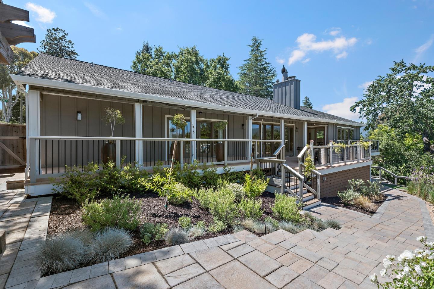 Detail Gallery Image 37 of 49 For 2 Lassen Ct, Menlo Park,  CA 94025 - 4 Beds | 2/1 Baths