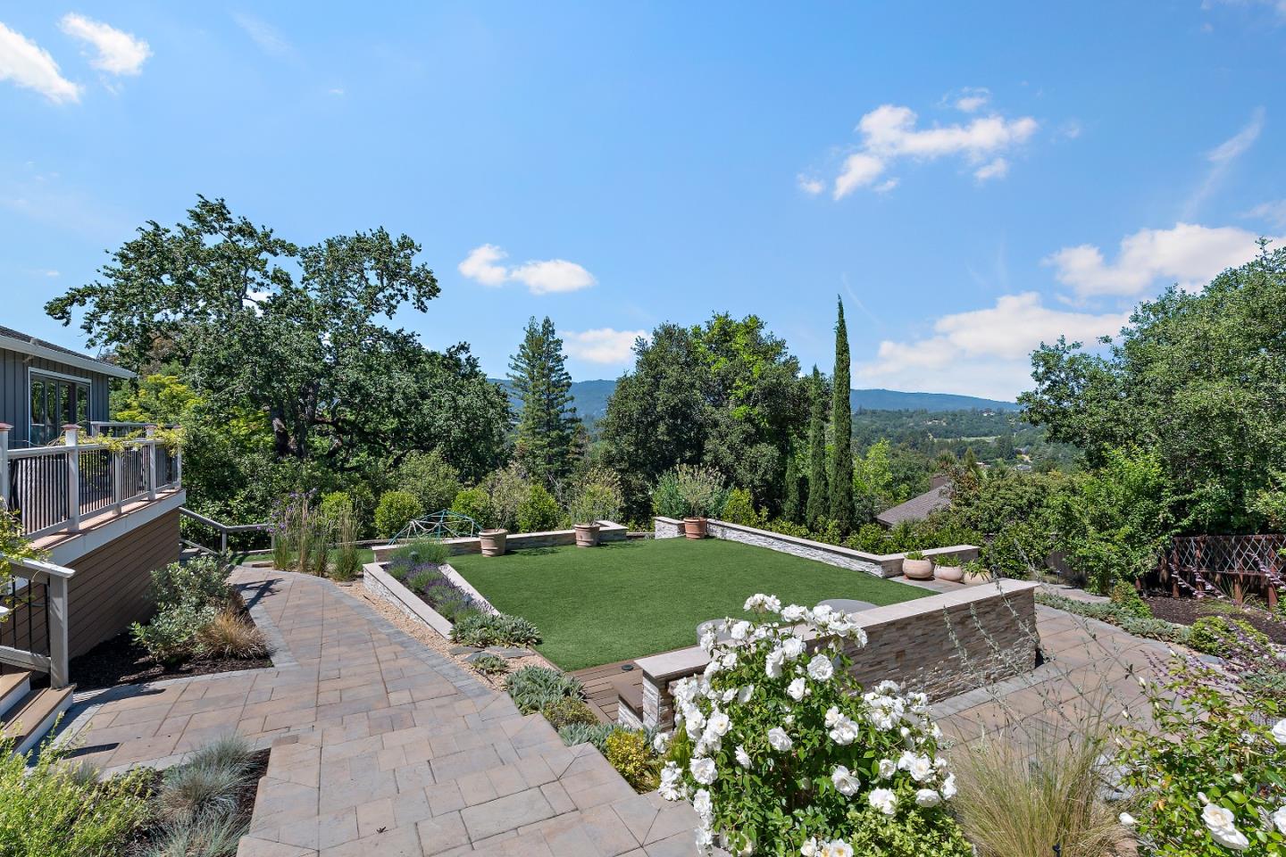 Detail Gallery Image 39 of 49 For 2 Lassen Ct, Menlo Park,  CA 94025 - 4 Beds | 2/1 Baths