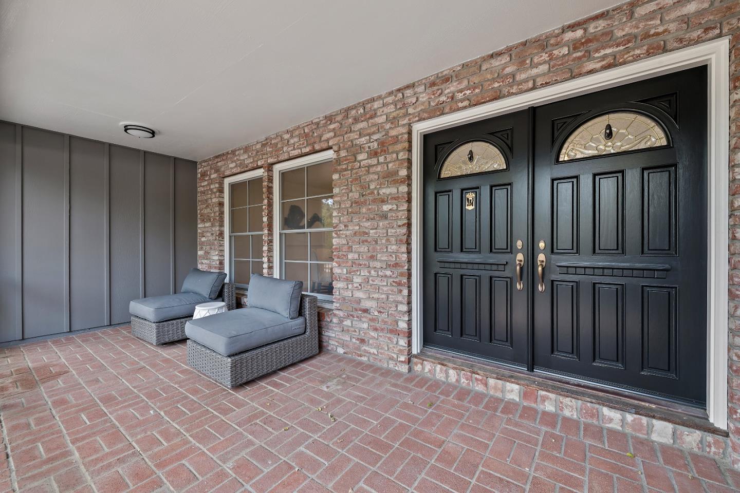 Detail Gallery Image 4 of 49 For 2 Lassen Ct, Menlo Park,  CA 94025 - 4 Beds | 2/1 Baths