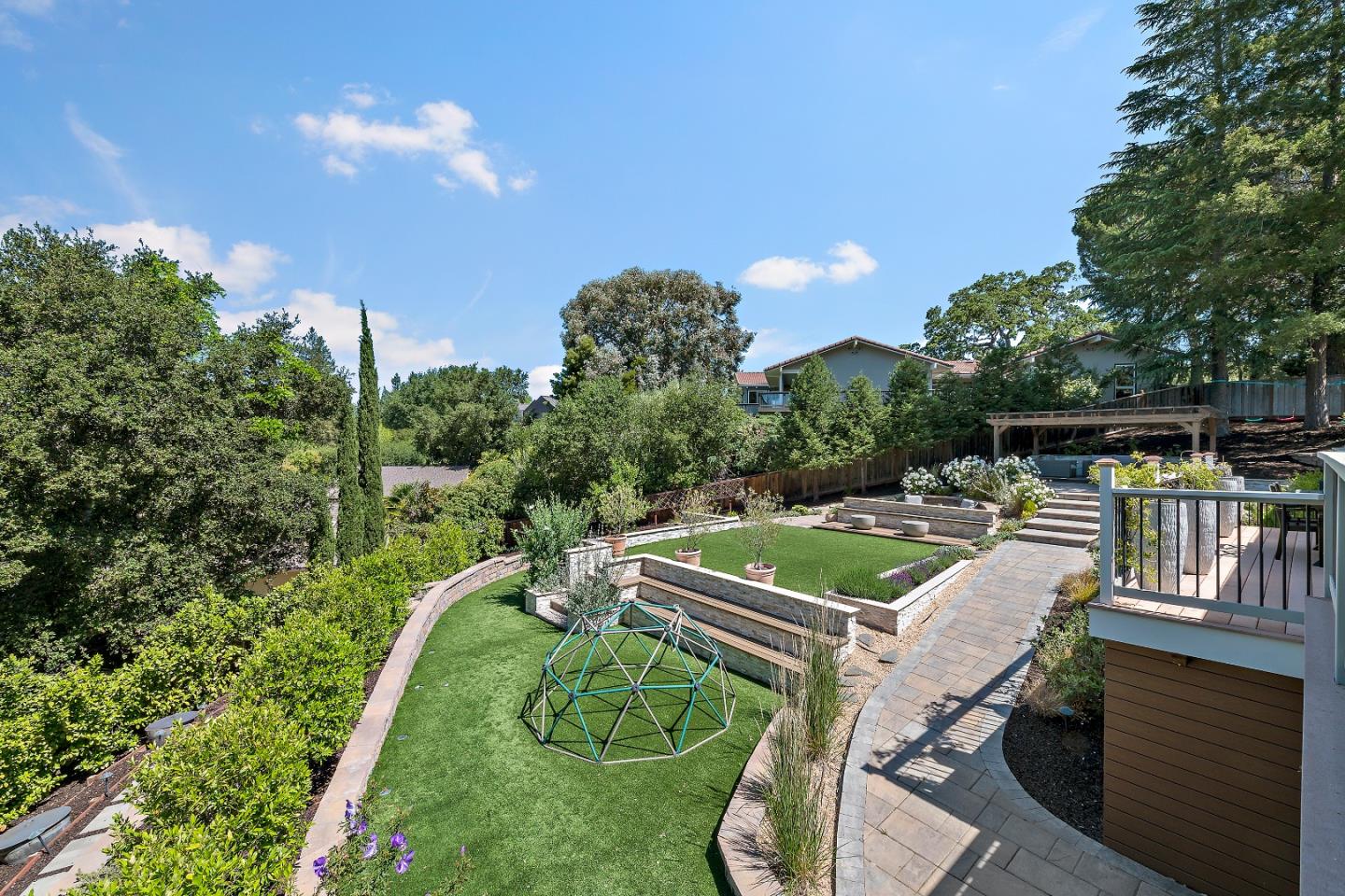 Detail Gallery Image 40 of 49 For 2 Lassen Ct, Menlo Park,  CA 94025 - 4 Beds | 2/1 Baths