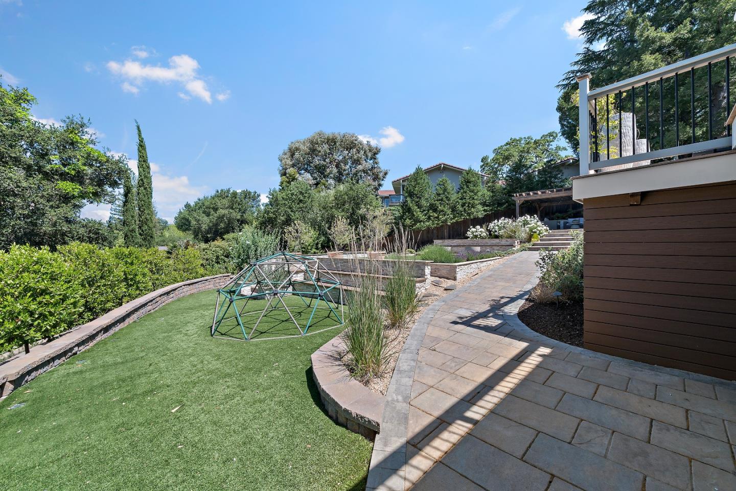 Detail Gallery Image 42 of 49 For 2 Lassen Ct, Menlo Park,  CA 94025 - 4 Beds | 2/1 Baths