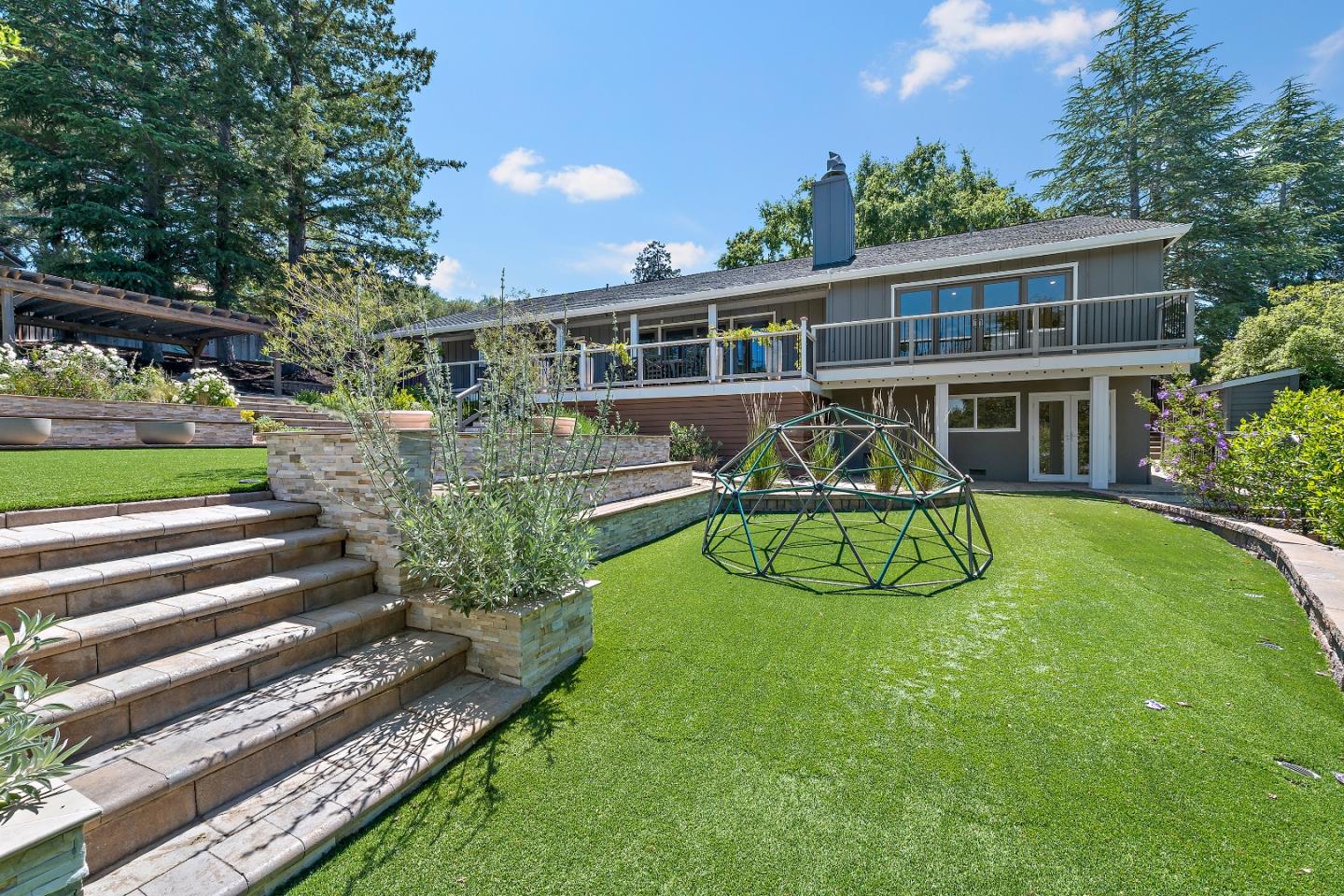Detail Gallery Image 43 of 49 For 2 Lassen Ct, Menlo Park,  CA 94025 - 4 Beds | 2/1 Baths