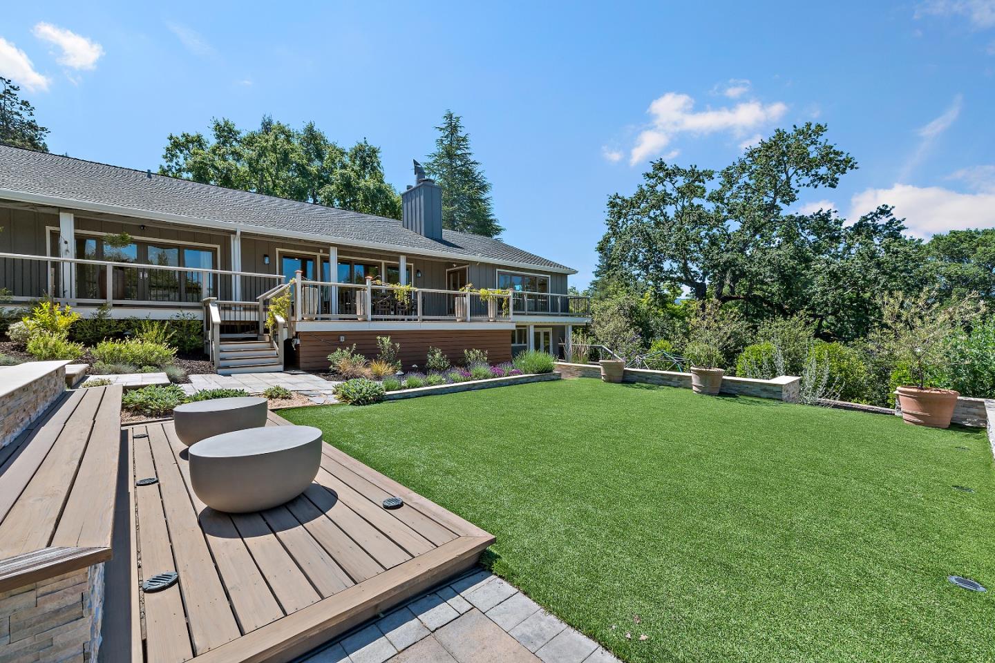 Detail Gallery Image 44 of 49 For 2 Lassen Ct, Menlo Park,  CA 94025 - 4 Beds | 2/1 Baths