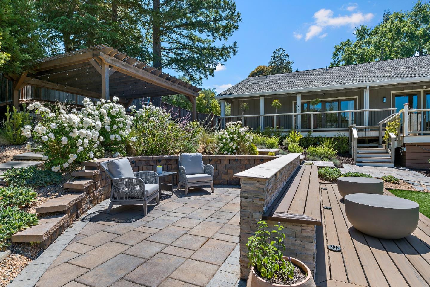 Detail Gallery Image 45 of 49 For 2 Lassen Ct, Menlo Park,  CA 94025 - 4 Beds | 2/1 Baths