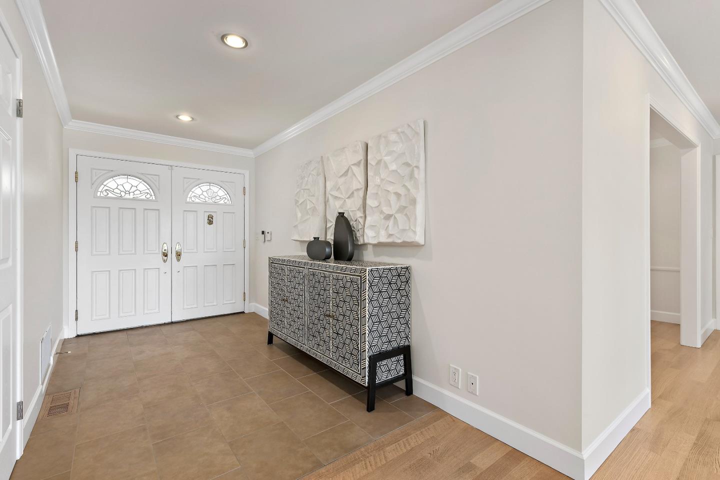 Detail Gallery Image 5 of 49 For 2 Lassen Ct, Menlo Park,  CA 94025 - 4 Beds | 2/1 Baths