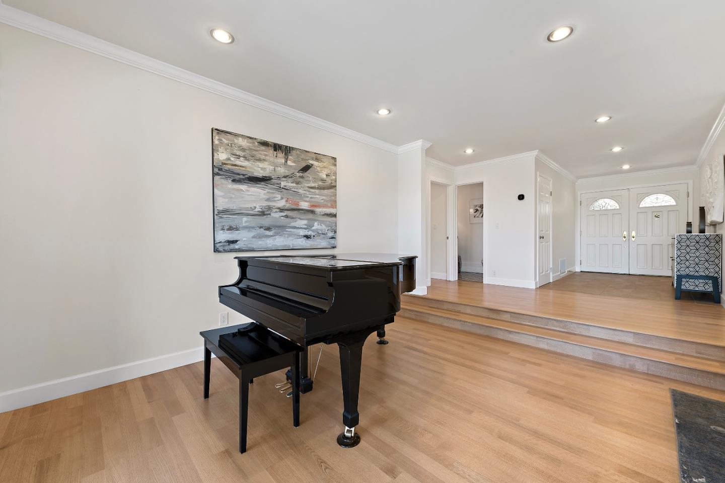 Detail Gallery Image 9 of 49 For 2 Lassen Ct, Menlo Park,  CA 94025 - 4 Beds | 2/1 Baths