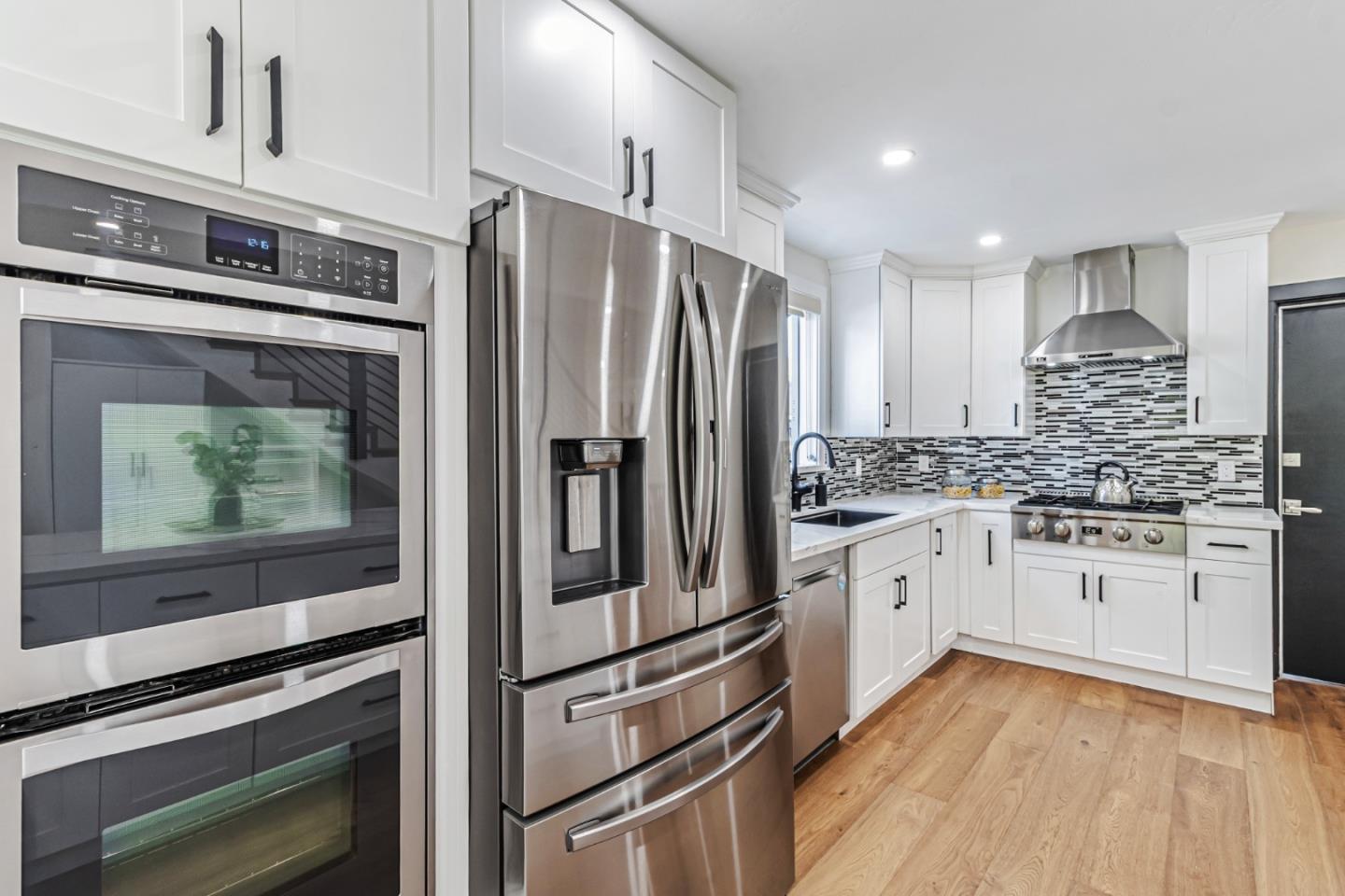 Detail Gallery Image 13 of 83 For 1135 Sevier Ave, Menlo Park,  CA 94025 - 5 Beds | 2 Baths