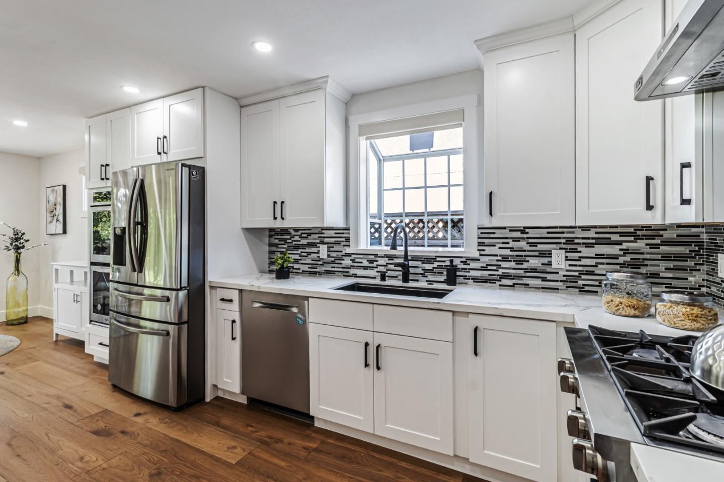 Detail Gallery Image 16 of 83 For 1135 Sevier Ave, Menlo Park,  CA 94025 - 5 Beds | 2 Baths