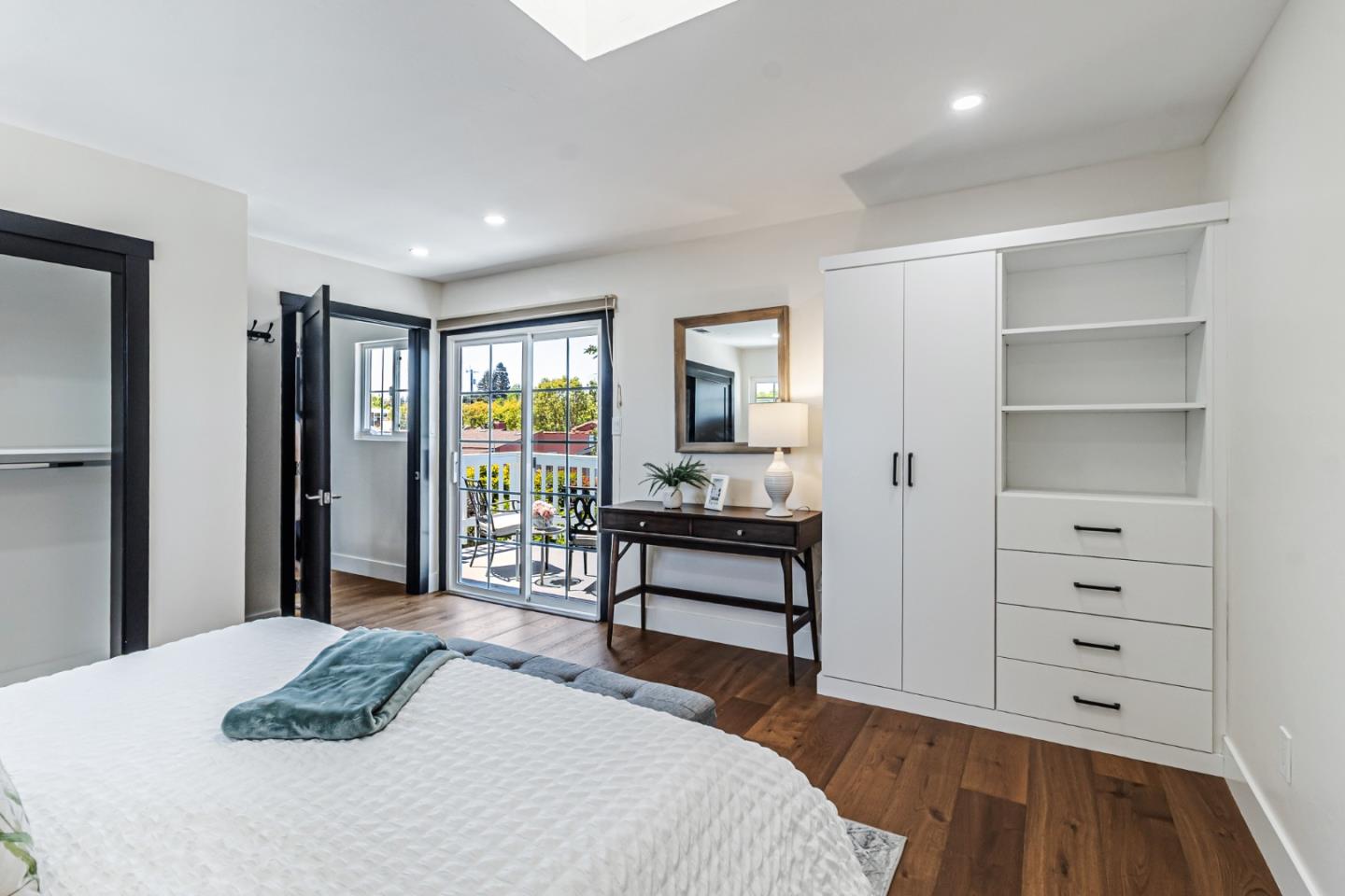 Detail Gallery Image 27 of 83 For 1135 Sevier Ave, Menlo Park,  CA 94025 - 5 Beds | 2 Baths