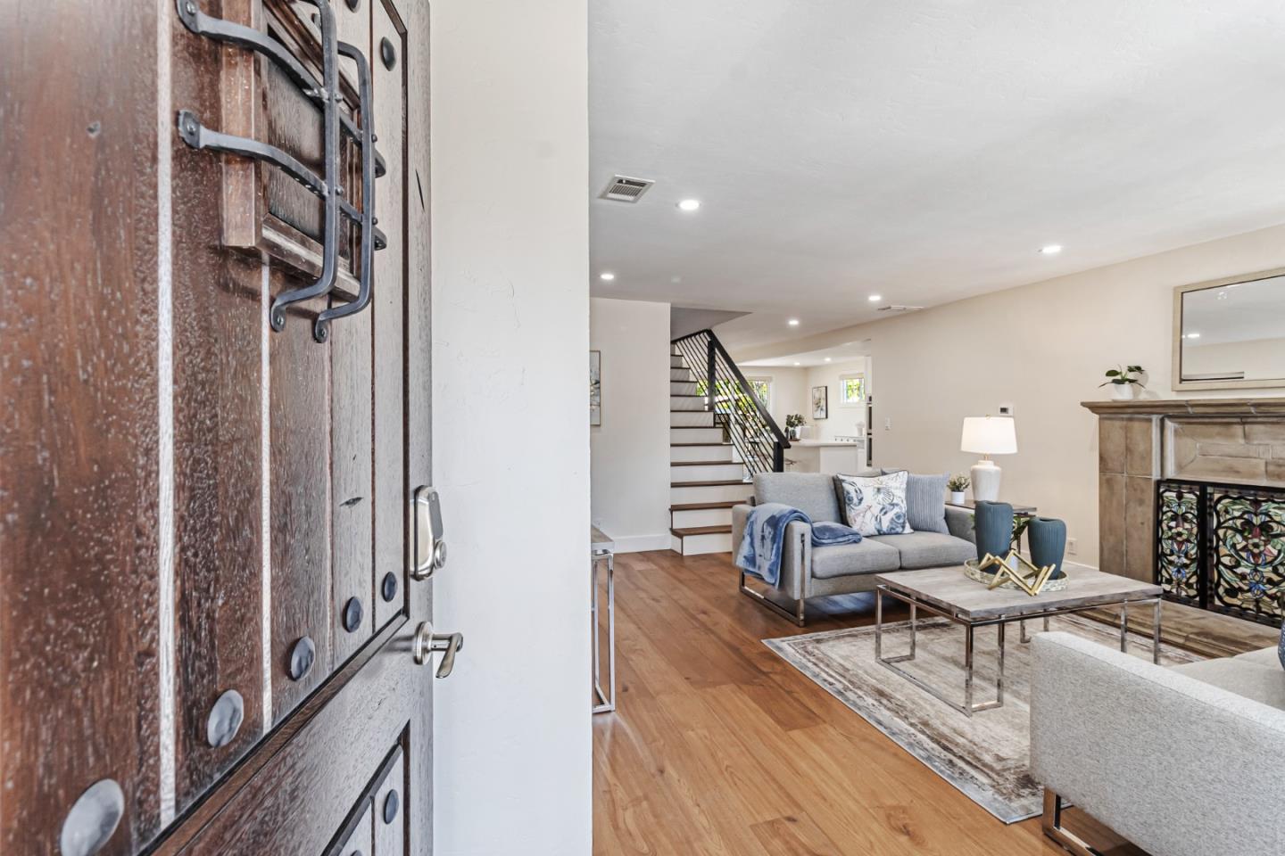 Detail Gallery Image 4 of 83 For 1135 Sevier Ave, Menlo Park,  CA 94025 - 5 Beds | 2 Baths