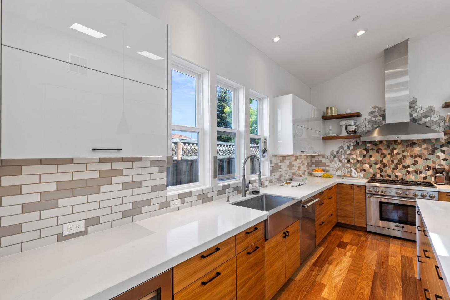Detail Gallery Image 12 of 44 For 10271 Menhart Ln, Cupertino,  CA 95014 - 5 Beds | 3/1 Baths