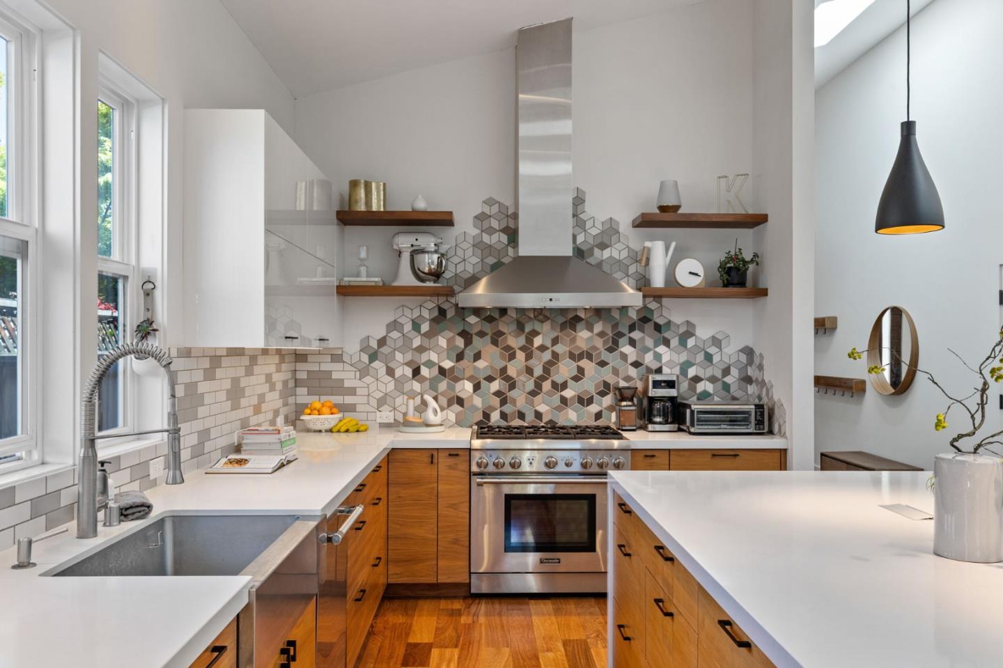 Detail Gallery Image 14 of 44 For 10271 Menhart Ln, Cupertino,  CA 95014 - 5 Beds | 3/1 Baths