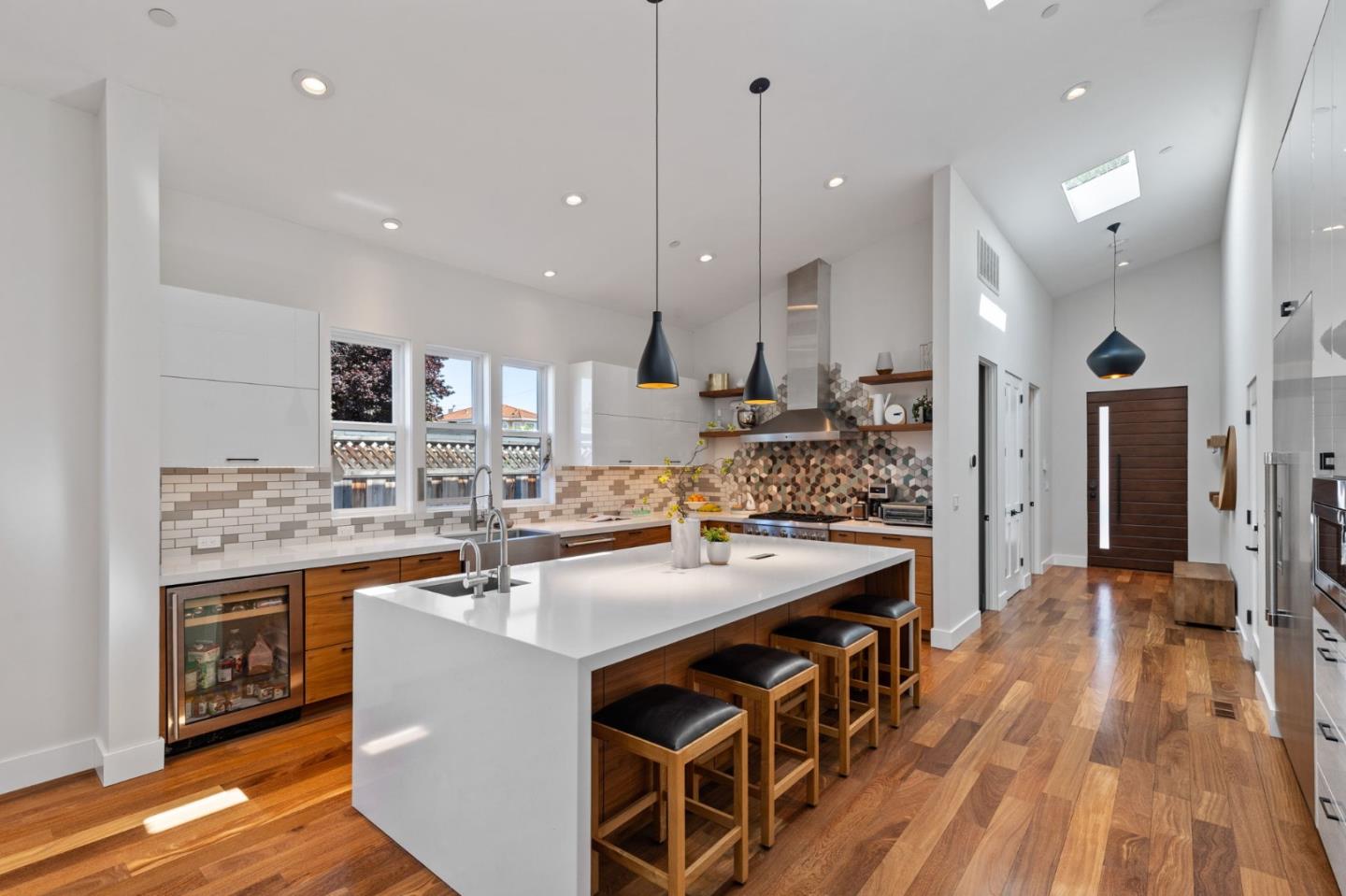 Detail Gallery Image 15 of 44 For 10271 Menhart Ln, Cupertino,  CA 95014 - 5 Beds | 3/1 Baths