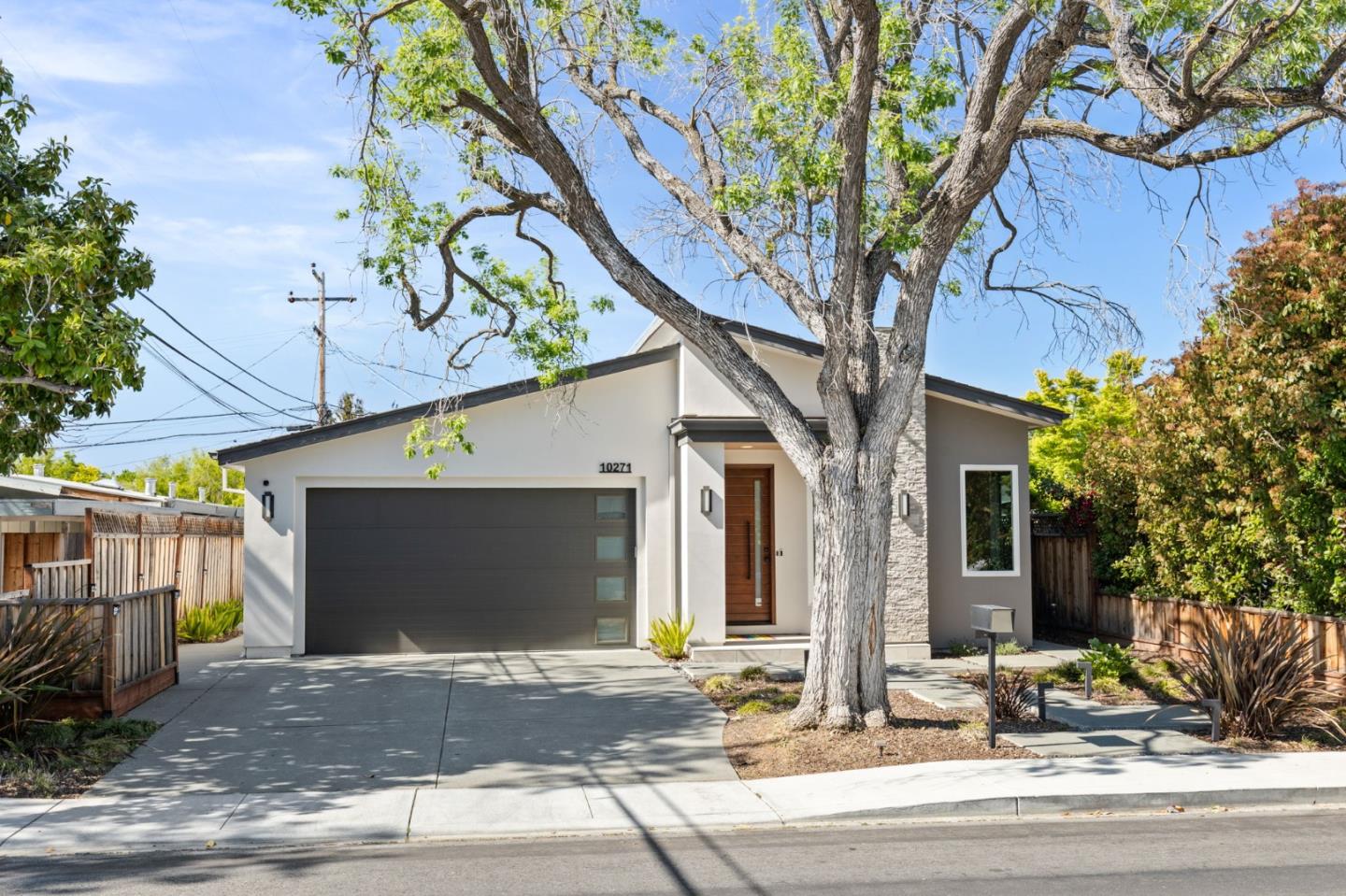 Detail Gallery Image 2 of 44 For 10271 Menhart Ln, Cupertino,  CA 95014 - 5 Beds | 3/1 Baths