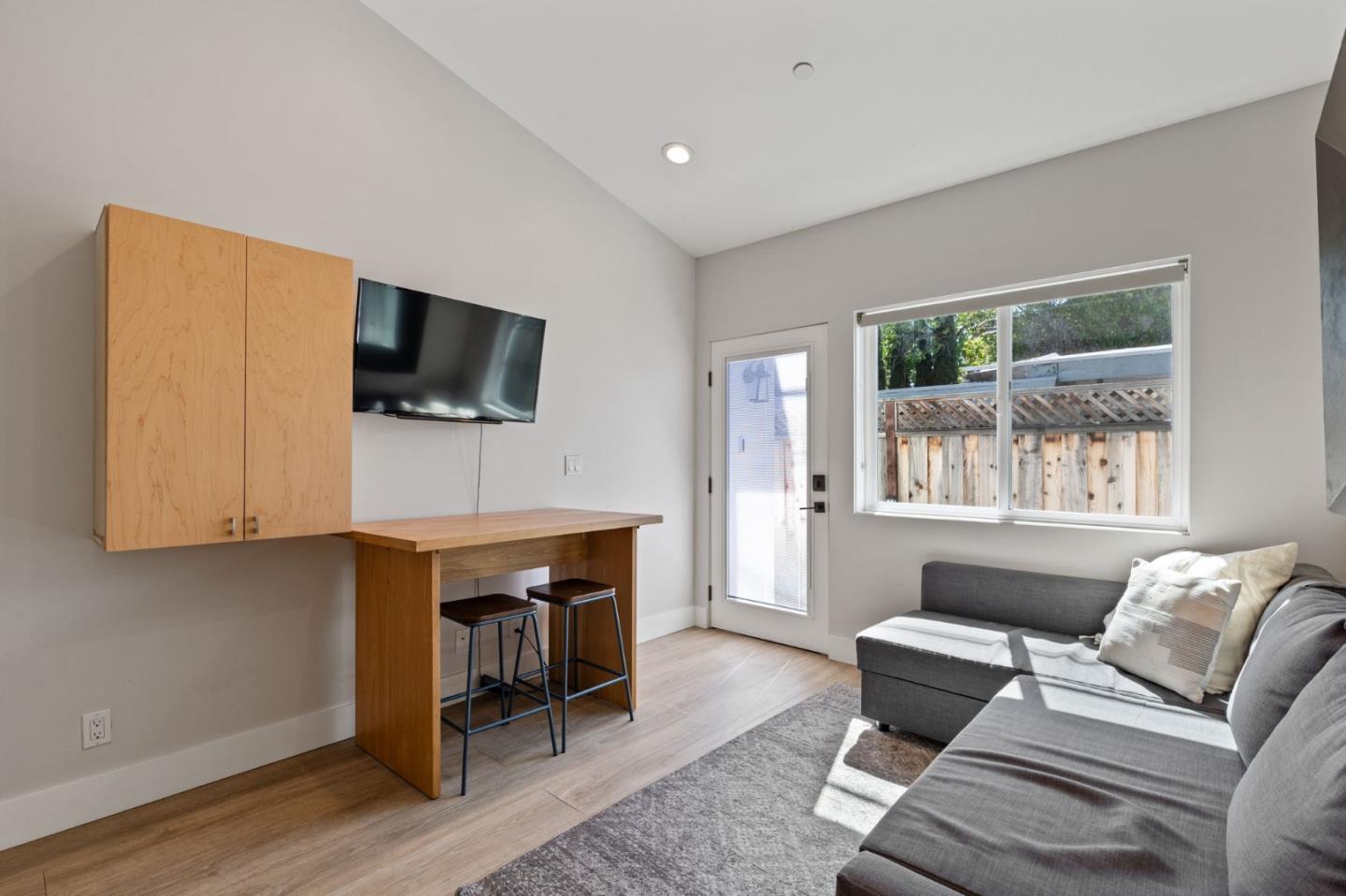 Detail Gallery Image 33 of 44 For 10271 Menhart Ln, Cupertino,  CA 95014 - 5 Beds | 3/1 Baths
