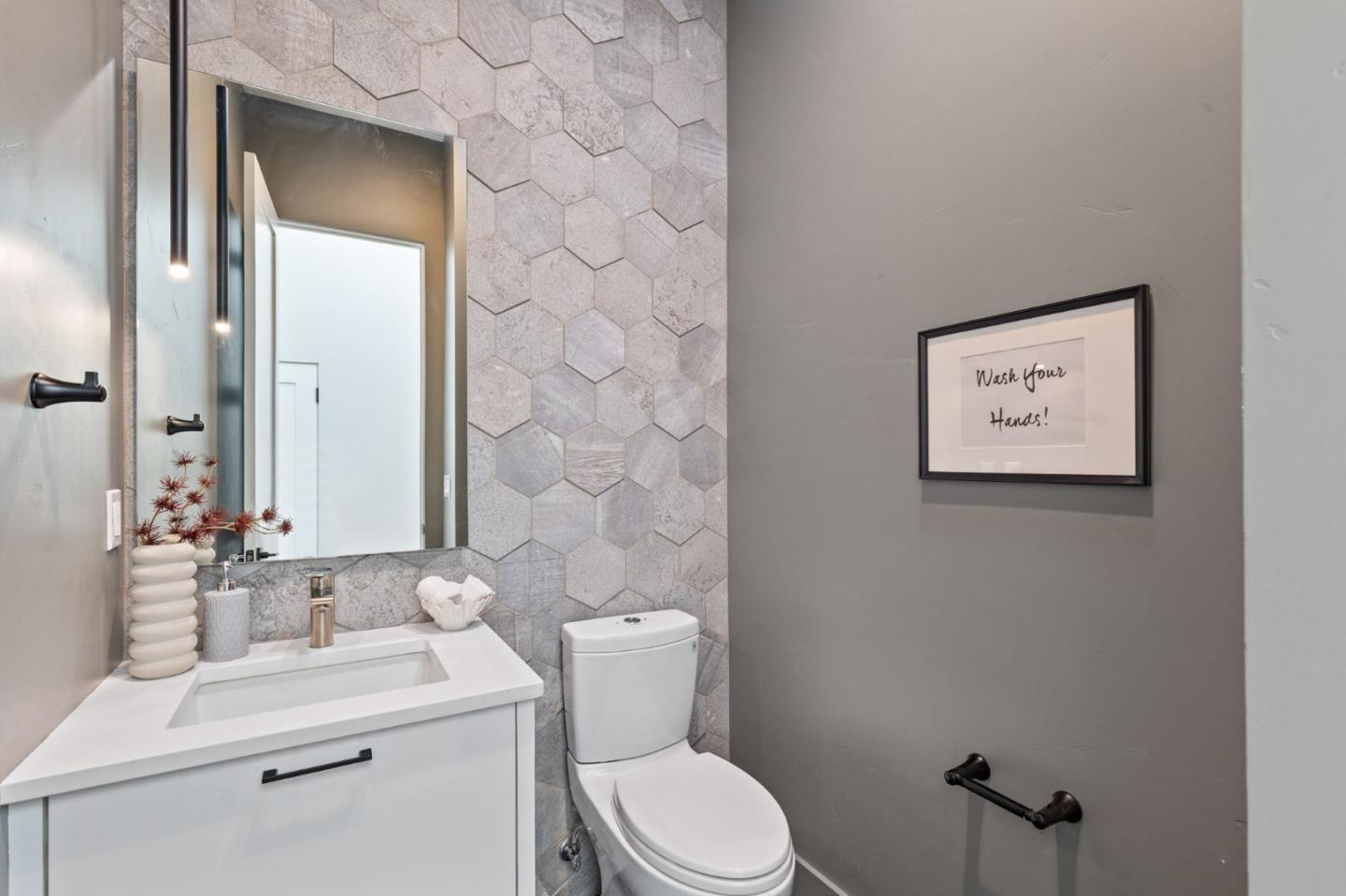Detail Gallery Image 8 of 44 For 10271 Menhart Ln, Cupertino,  CA 95014 - 5 Beds | 3/1 Baths