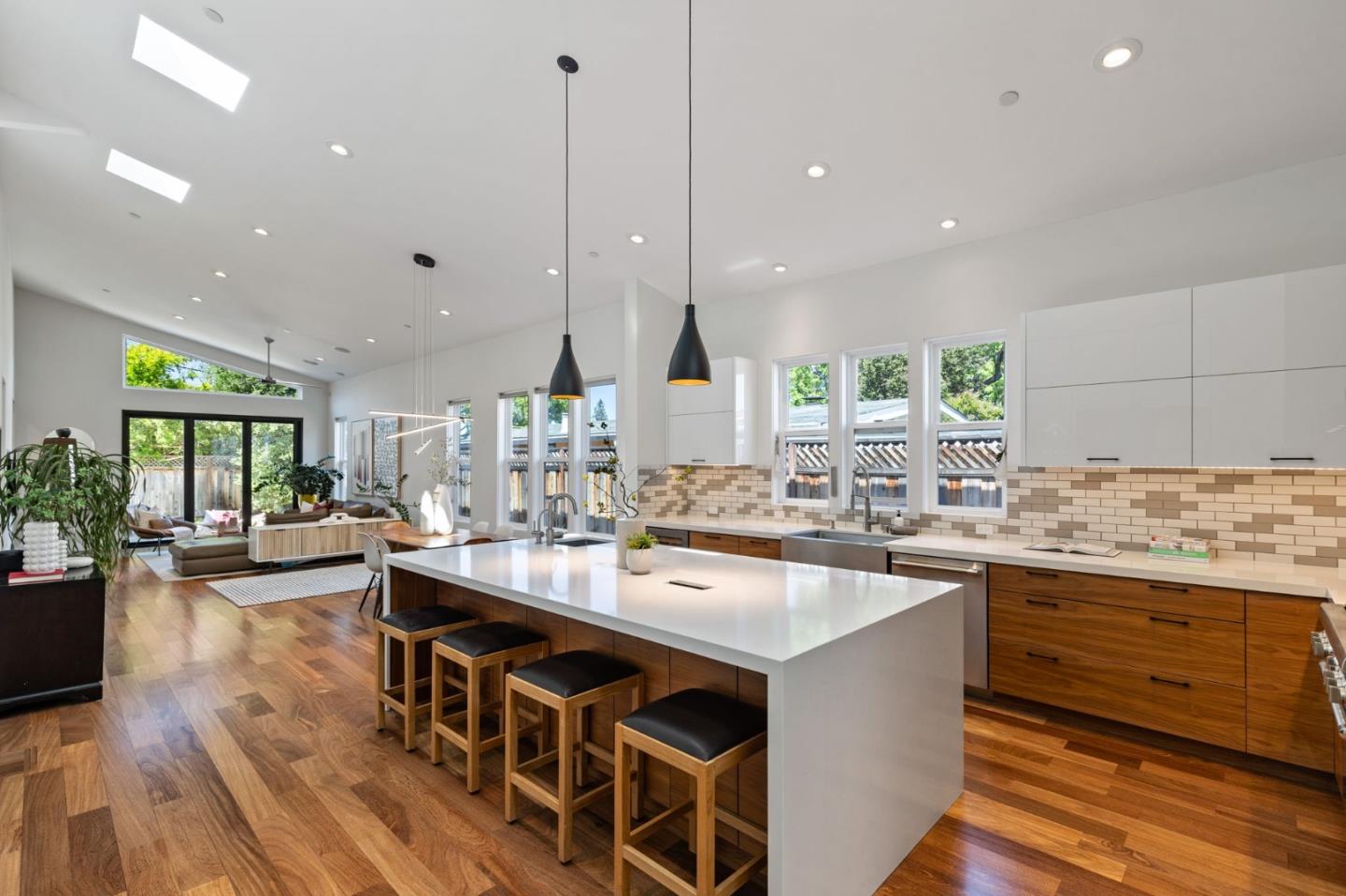 Detail Gallery Image 9 of 44 For 10271 Menhart Ln, Cupertino,  CA 95014 - 5 Beds | 3/1 Baths