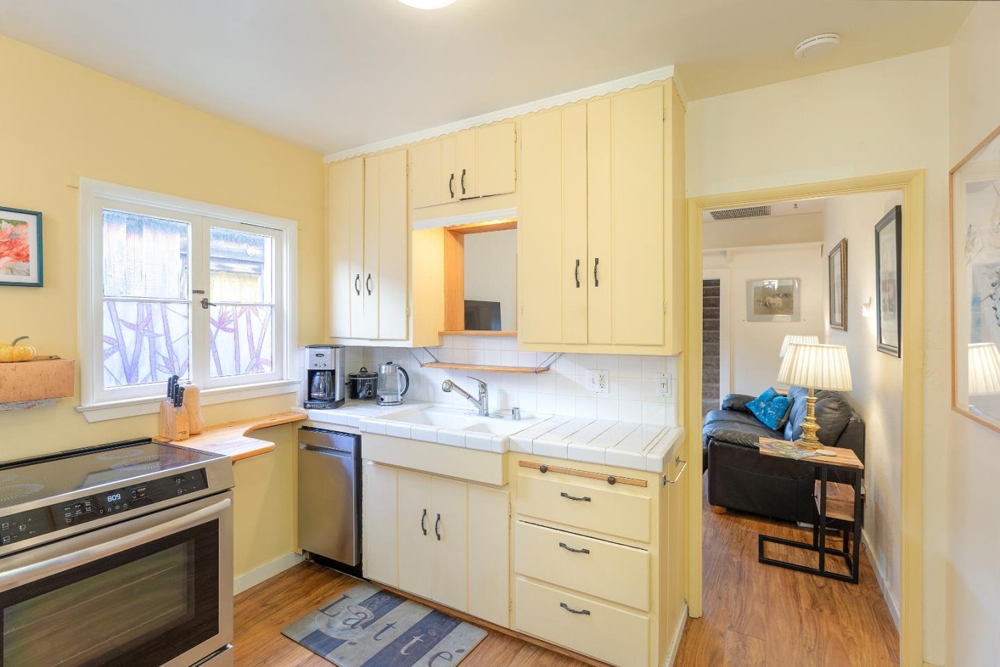Detail Gallery Image 14 of 37 For 138 17th St a  B,  Pacific Grove,  CA 93950 - 3 Beds | 2 Baths