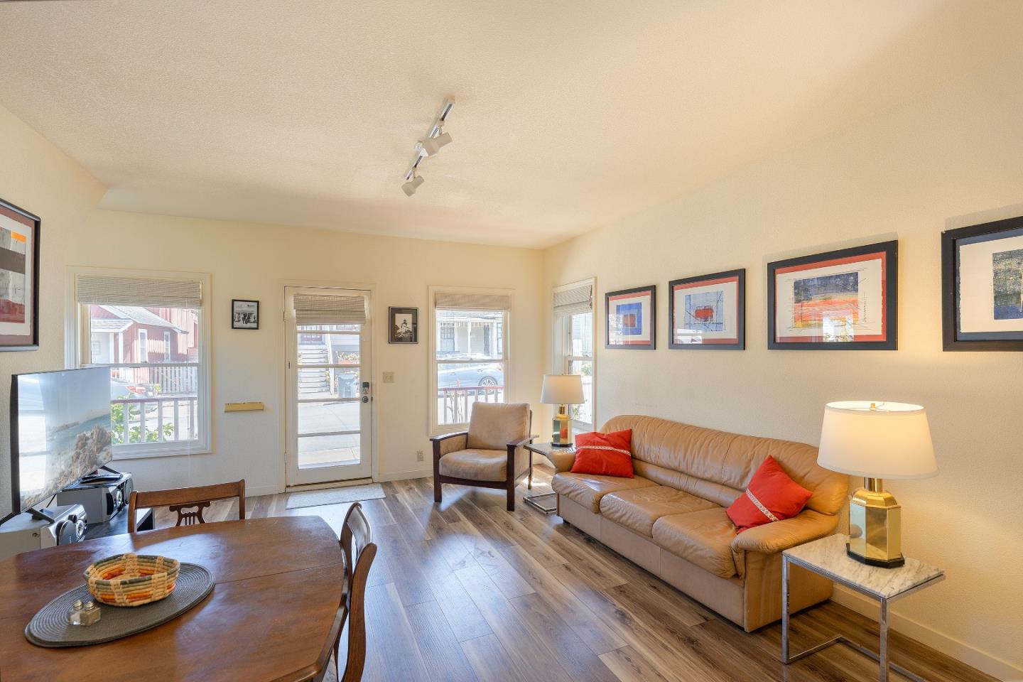 Detail Gallery Image 27 of 37 For 138 17th St a  B,  Pacific Grove,  CA 93950 - 3 Beds | 2 Baths