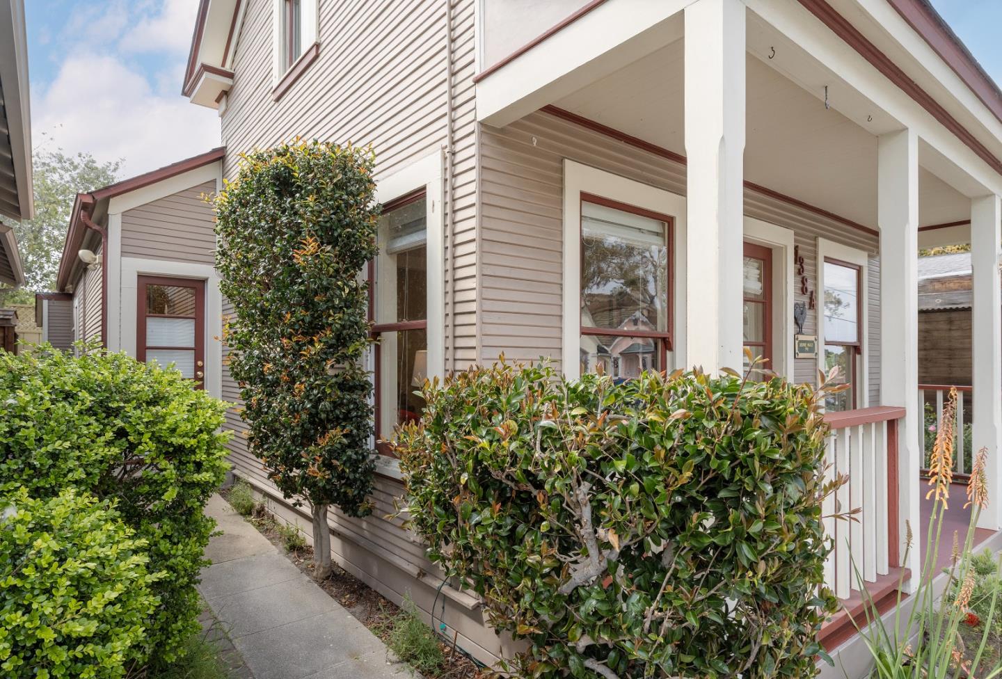 Detail Gallery Image 3 of 37 For 138 17th St a  B,  Pacific Grove,  CA 93950 - 3 Beds | 2 Baths