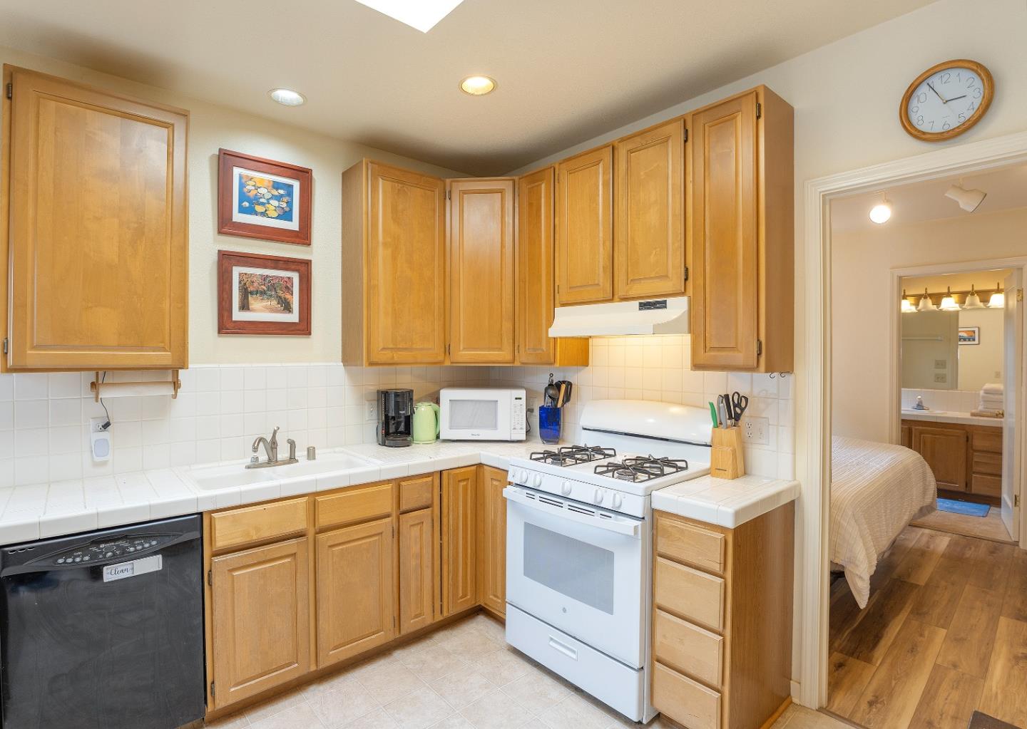 Detail Gallery Image 4 of 37 For 138 17th St a  B,  Pacific Grove,  CA 93950 - 3 Beds | 2 Baths
