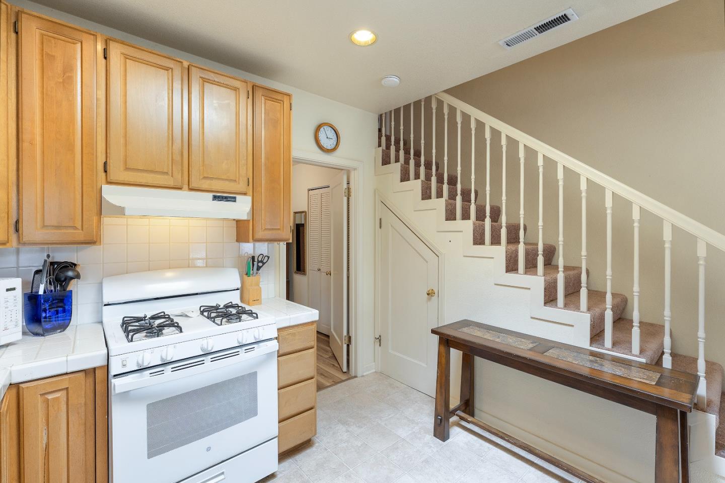 Detail Gallery Image 5 of 37 For 138 17th St a  B,  Pacific Grove,  CA 93950 - 3 Beds | 2 Baths