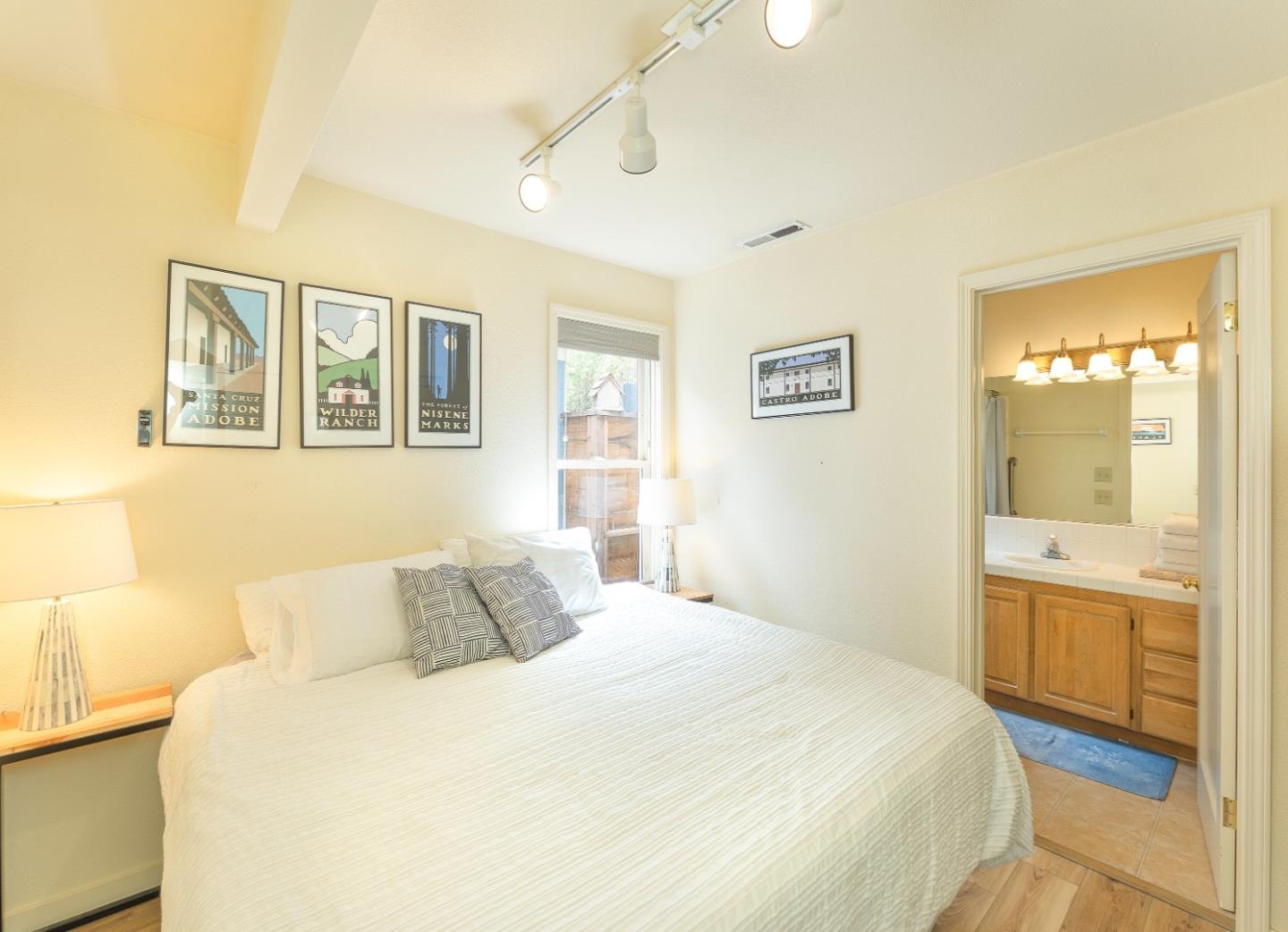 Detail Gallery Image 6 of 37 For 138 17th St a  B,  Pacific Grove,  CA 93950 - 3 Beds | 2 Baths