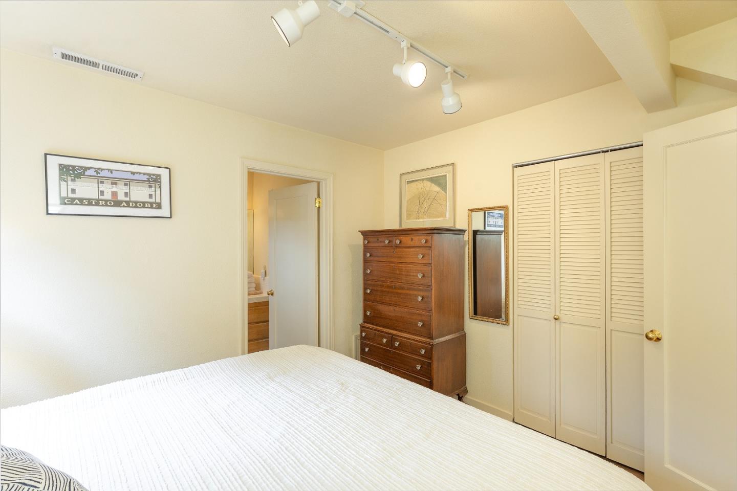 Detail Gallery Image 7 of 37 For 138 17th St a  B,  Pacific Grove,  CA 93950 - 3 Beds | 2 Baths
