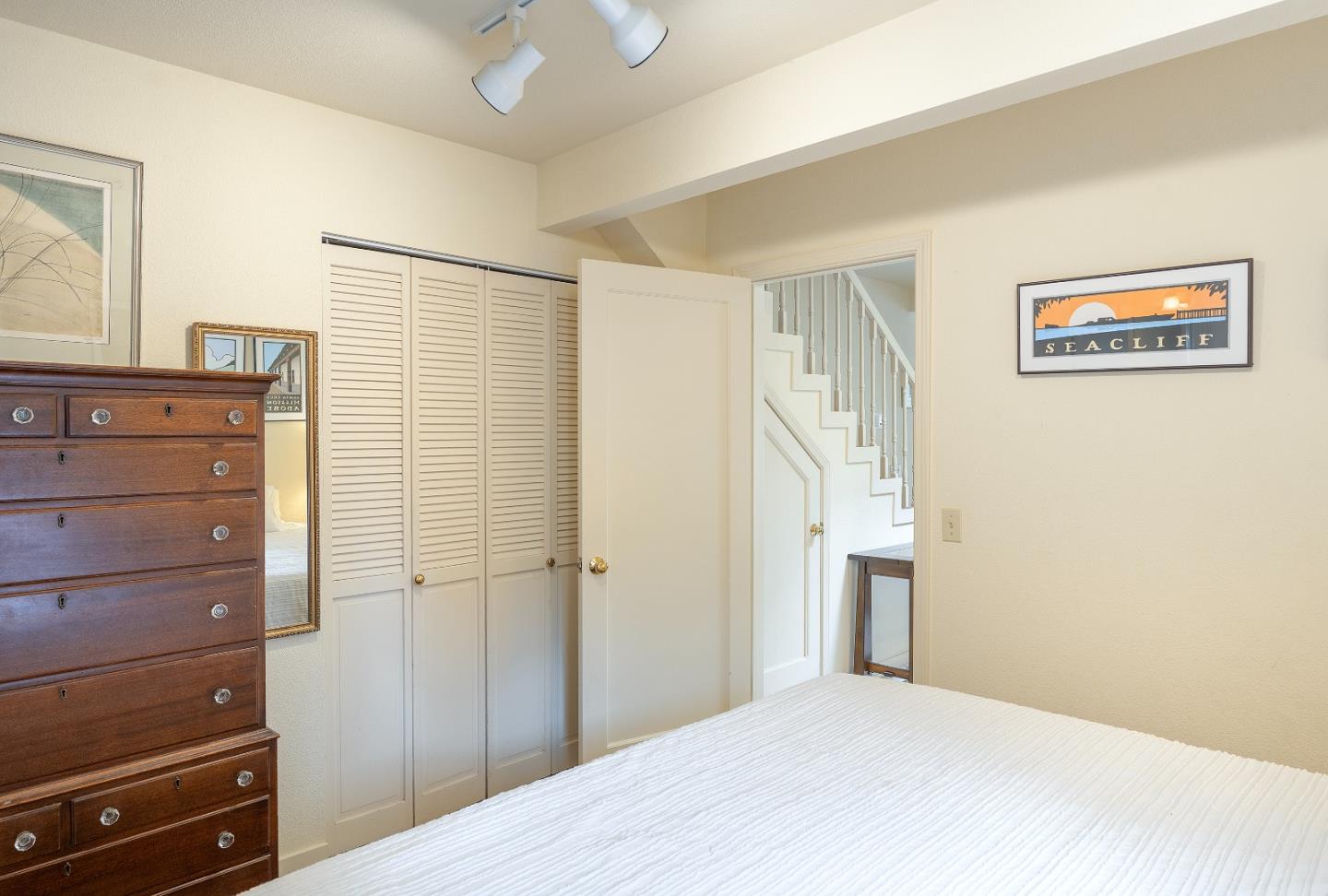 Detail Gallery Image 8 of 37 For 138 17th St a  B,  Pacific Grove,  CA 93950 - 3 Beds | 2 Baths