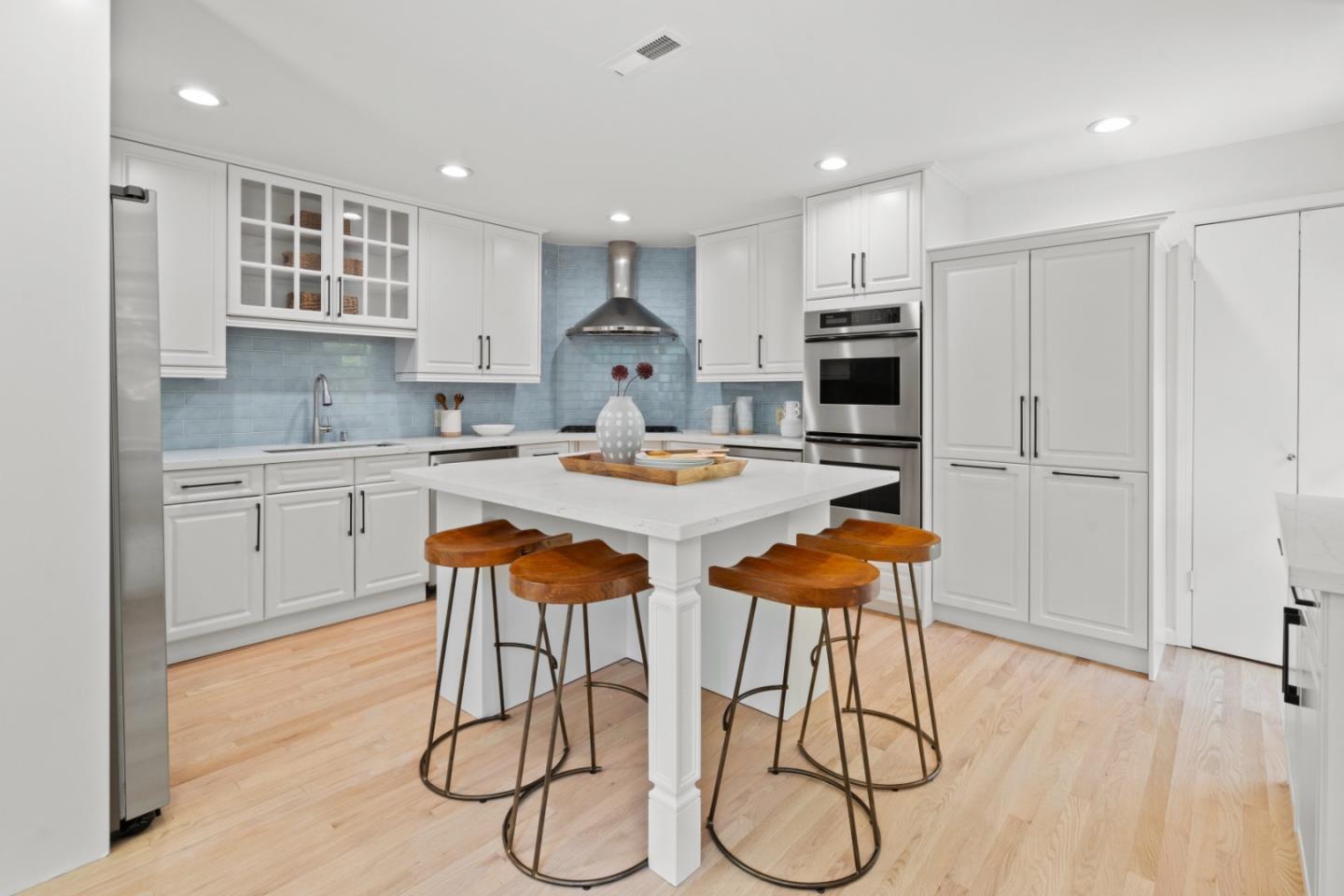 Detail Gallery Image 10 of 28 For 240 Marmona Dr, Menlo Park,  CA 94025 - 3 Beds | 2 Baths