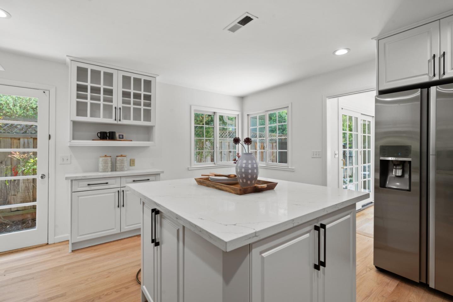 Detail Gallery Image 11 of 28 For 240 Marmona Dr, Menlo Park,  CA 94025 - 3 Beds | 2 Baths