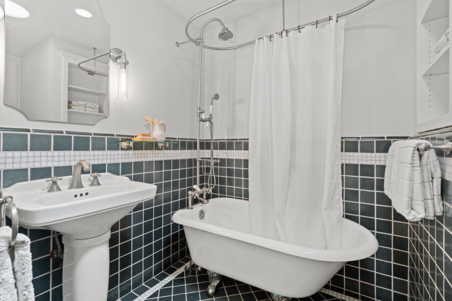 Detail Gallery Image 14 of 28 For 240 Marmona Dr, Menlo Park,  CA 94025 - 3 Beds | 2 Baths