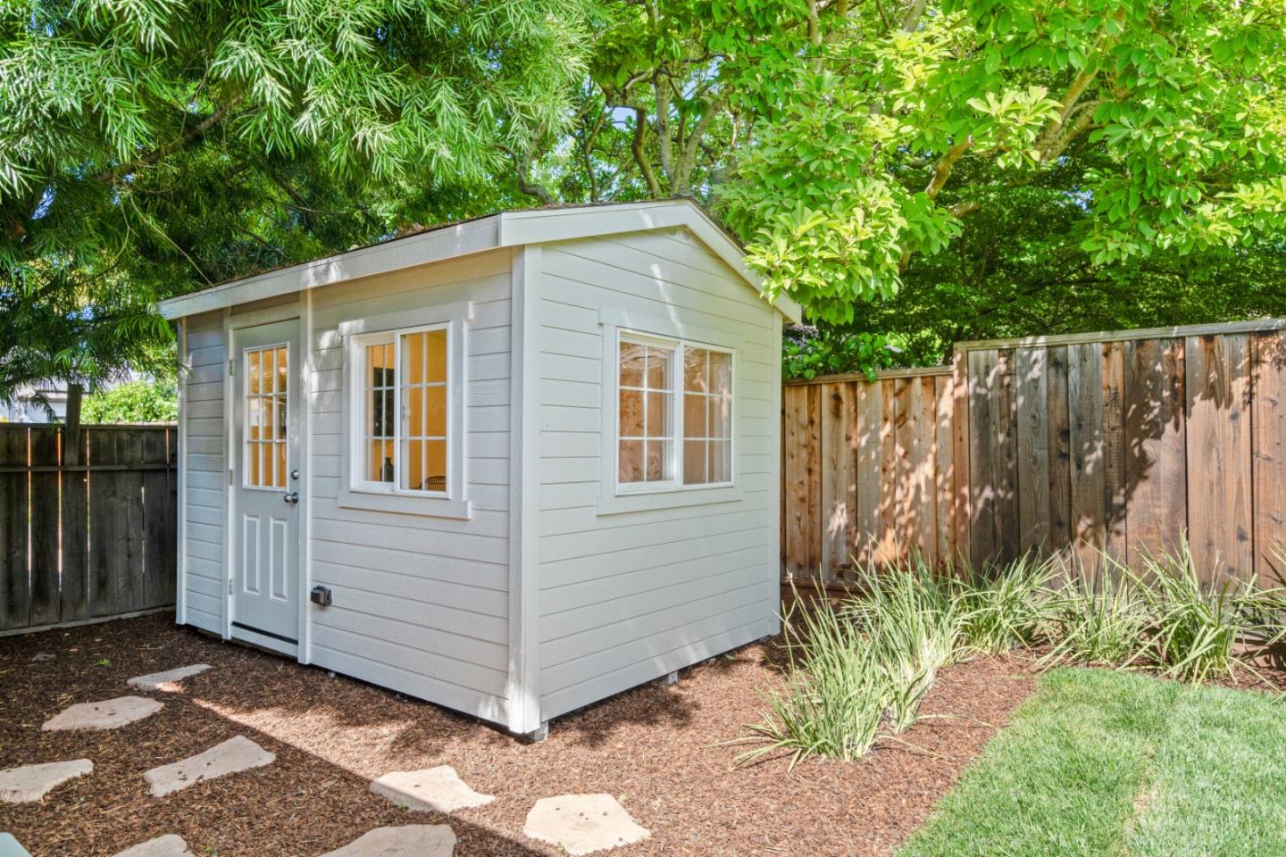 Detail Gallery Image 21 of 28 For 240 Marmona Dr, Menlo Park,  CA 94025 - 3 Beds | 2 Baths