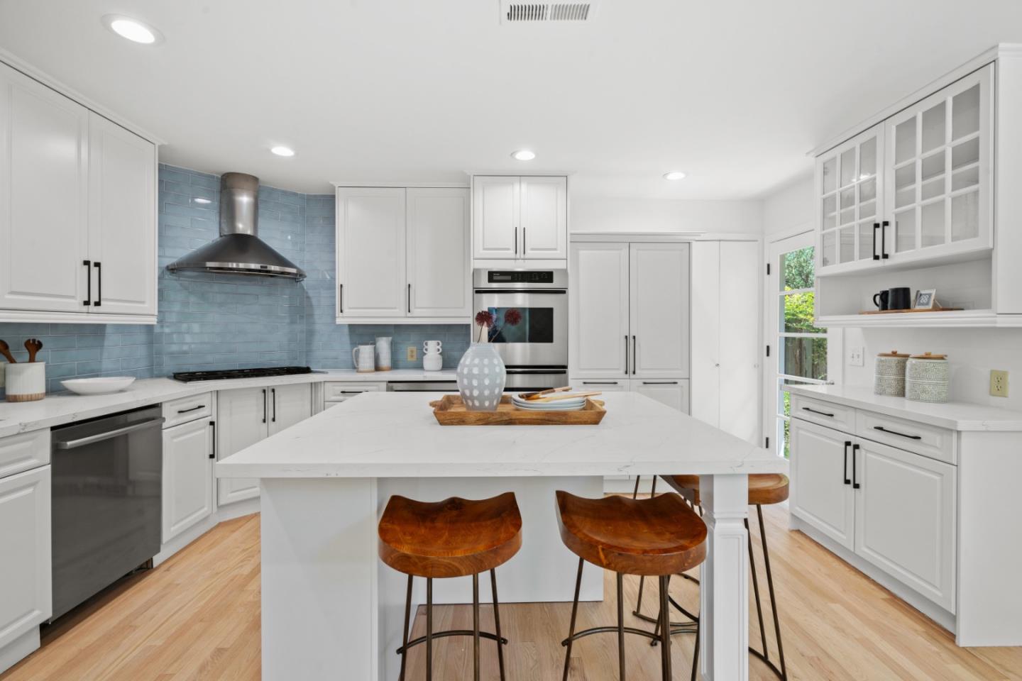 Detail Gallery Image 9 of 28 For 240 Marmona Dr, Menlo Park,  CA 94025 - 3 Beds | 2 Baths