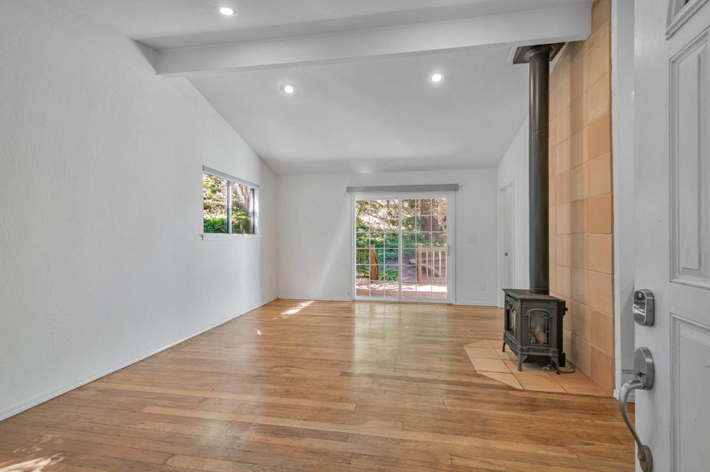 Detail Gallery Image 4 of 34 For 657 River Dr, Boulder Creek,  CA 95006 - 2 Beds | 1 Baths