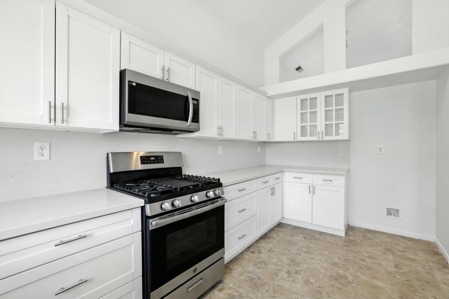 Detail Gallery Image 13 of 47 For 9512 Diamond Point Ln, Elk Grove,  CA 95758 - 4 Beds | 2/1 Baths