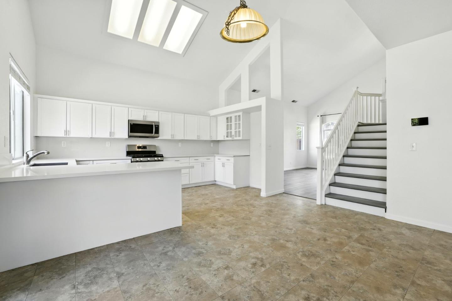 Detail Gallery Image 17 of 47 For 9512 Diamond Point Ln, Elk Grove,  CA 95758 - 4 Beds | 2/1 Baths