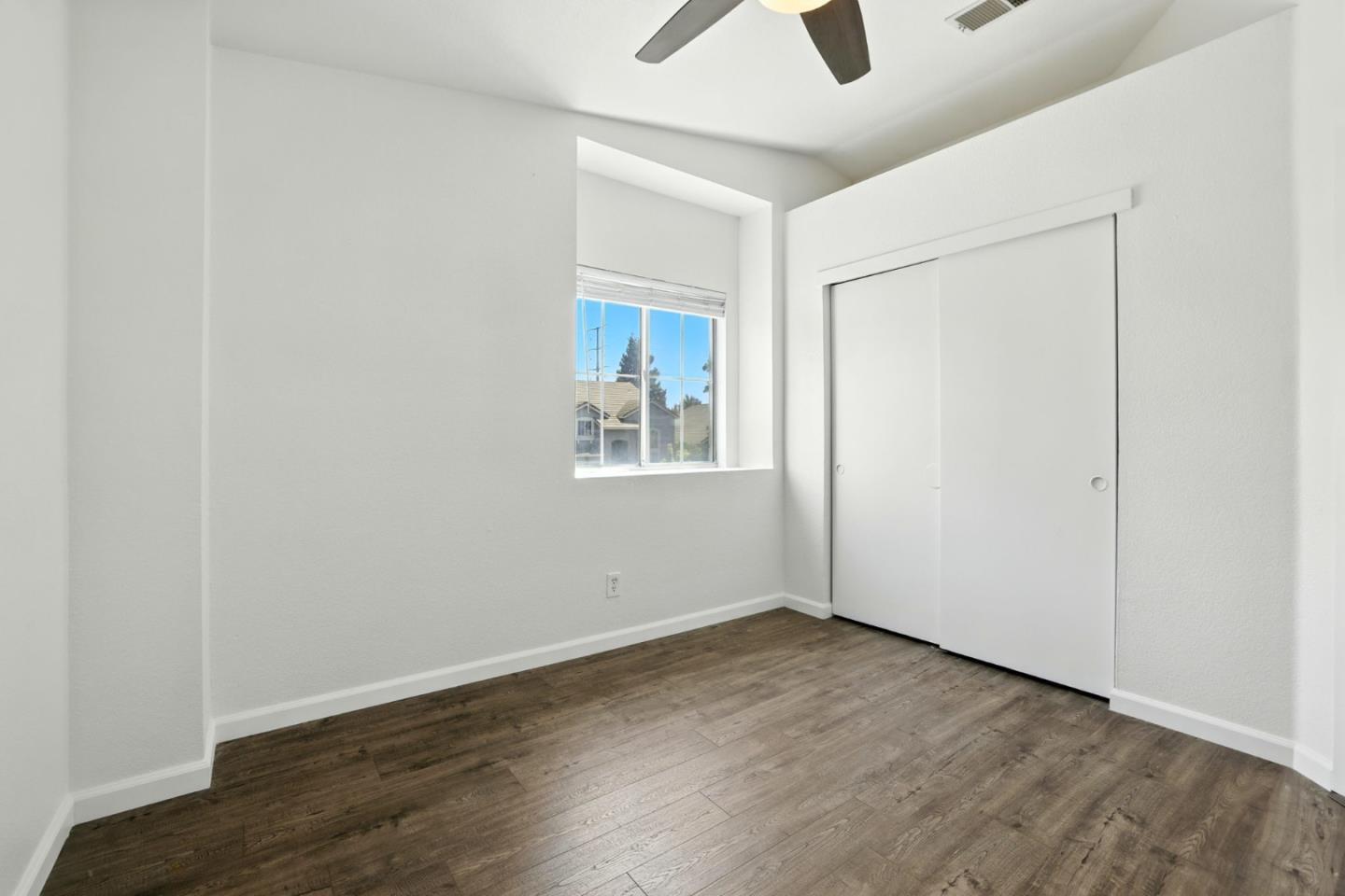 Detail Gallery Image 19 of 47 For 9512 Diamond Point Ln, Elk Grove,  CA 95758 - 4 Beds | 2/1 Baths